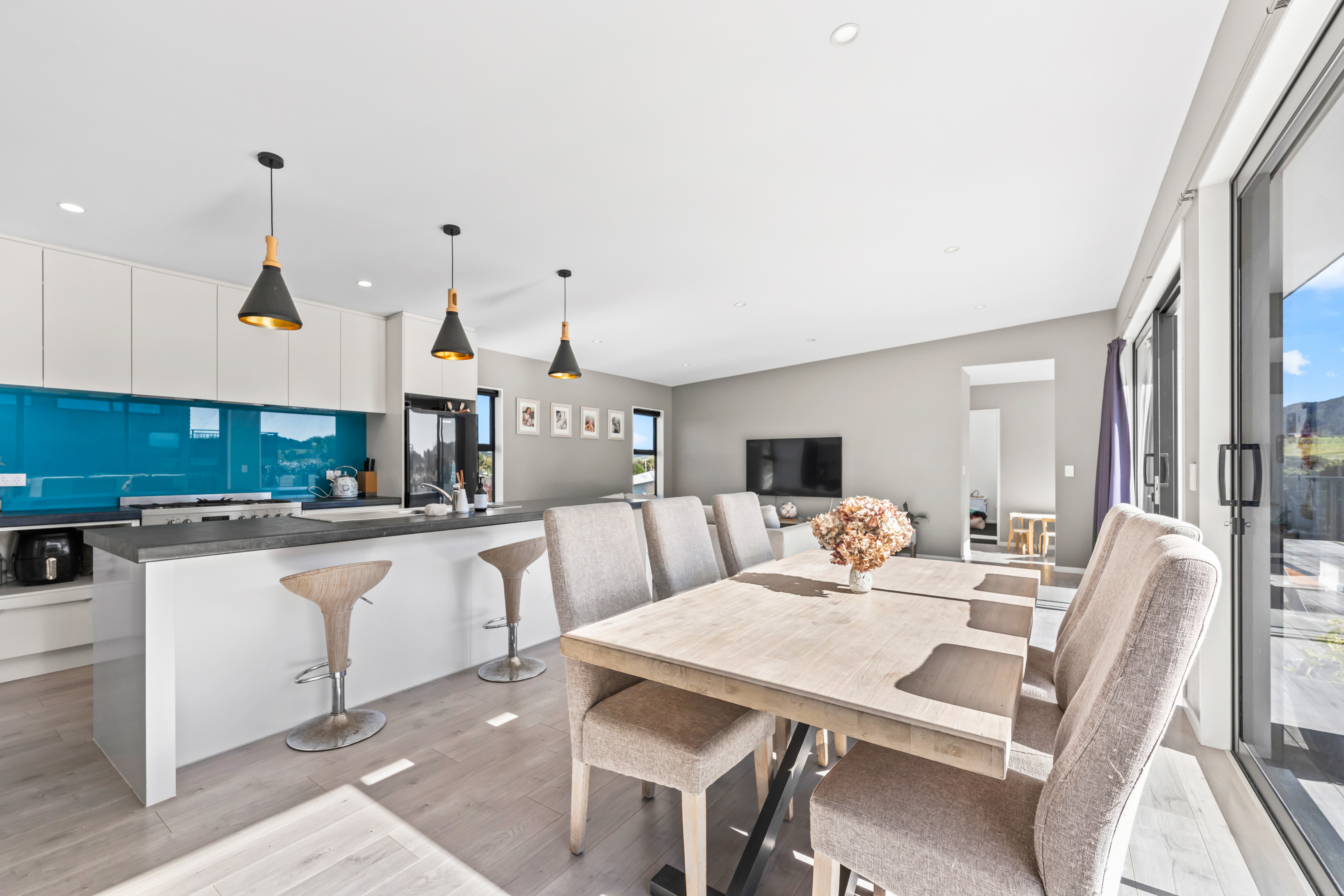 A SUNNY SLICE OF MANGAWHAI 5