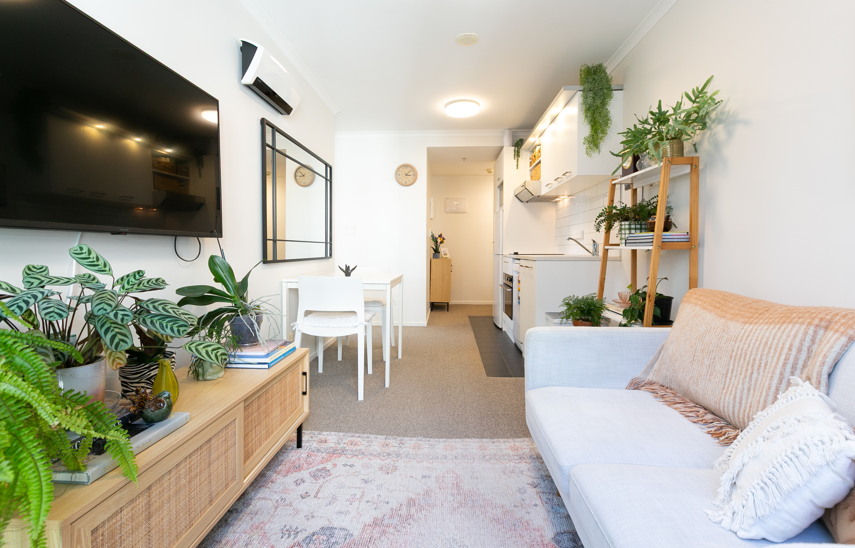 Safe, Loan-Approved, Reno'd. Near Uni/W'cliffe 3