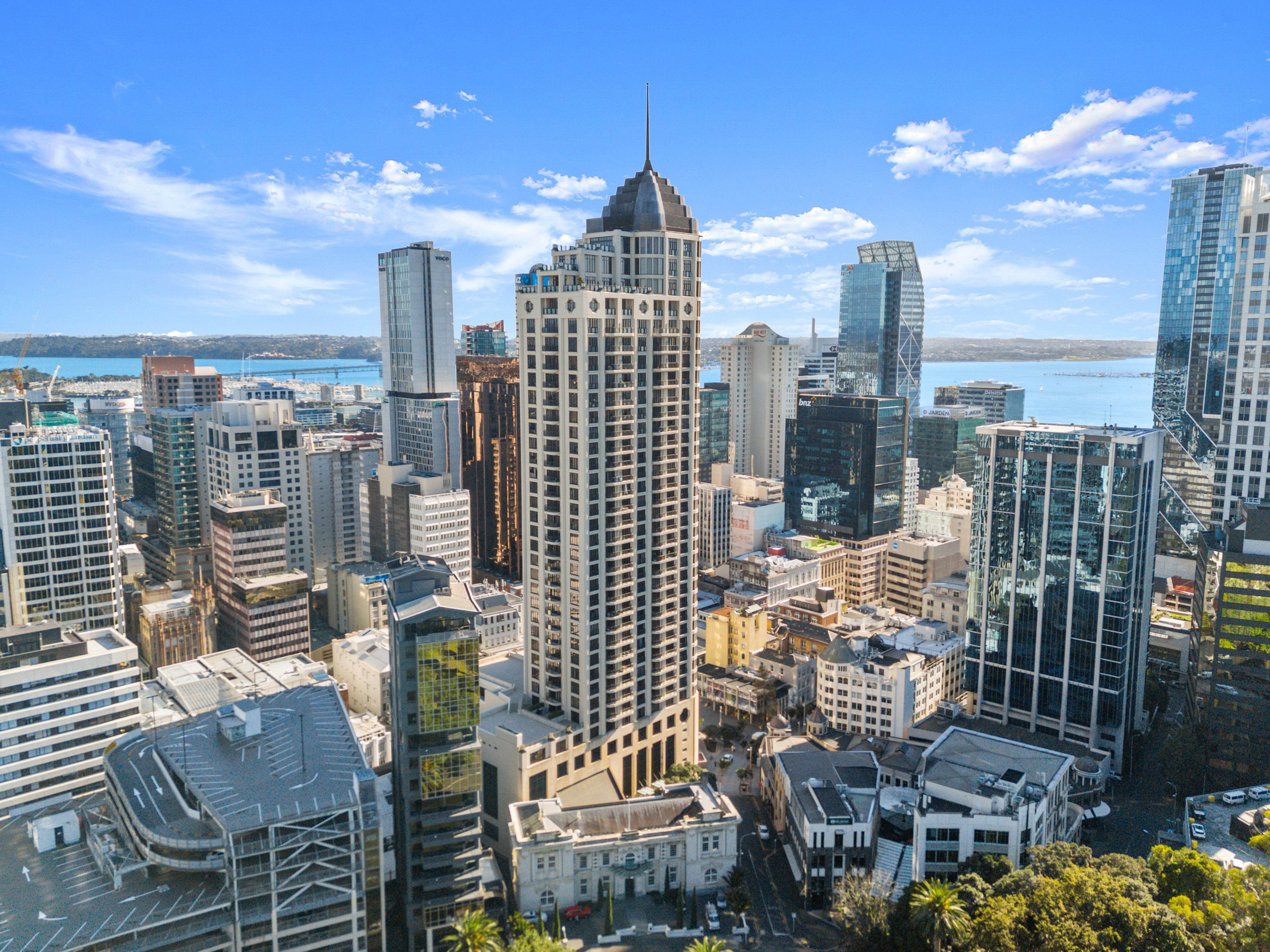 Perfect City Nest: Freehold, Fabulous & Walkable!