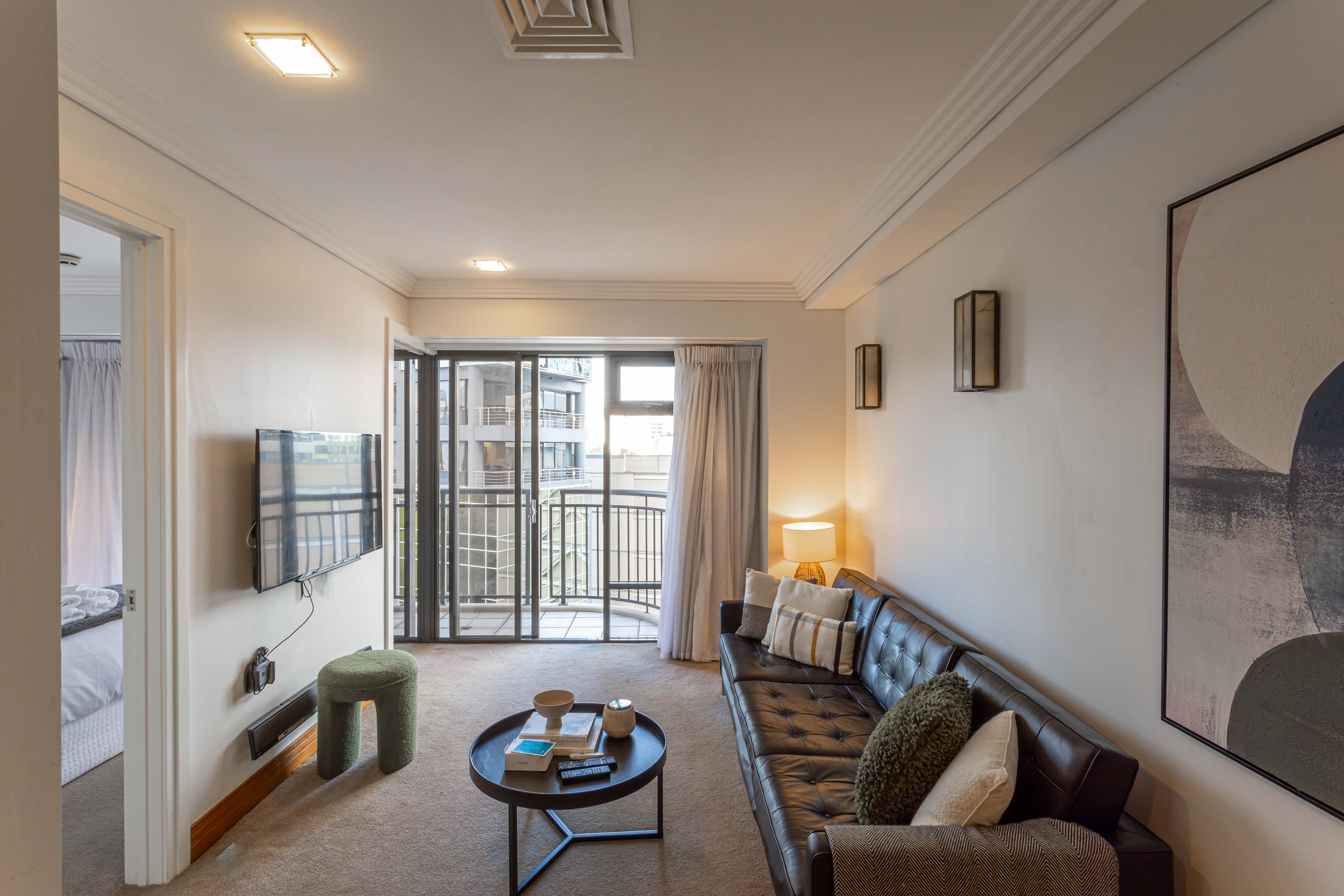 Perfect City Nest: Freehold, Fabulous & Walkable!