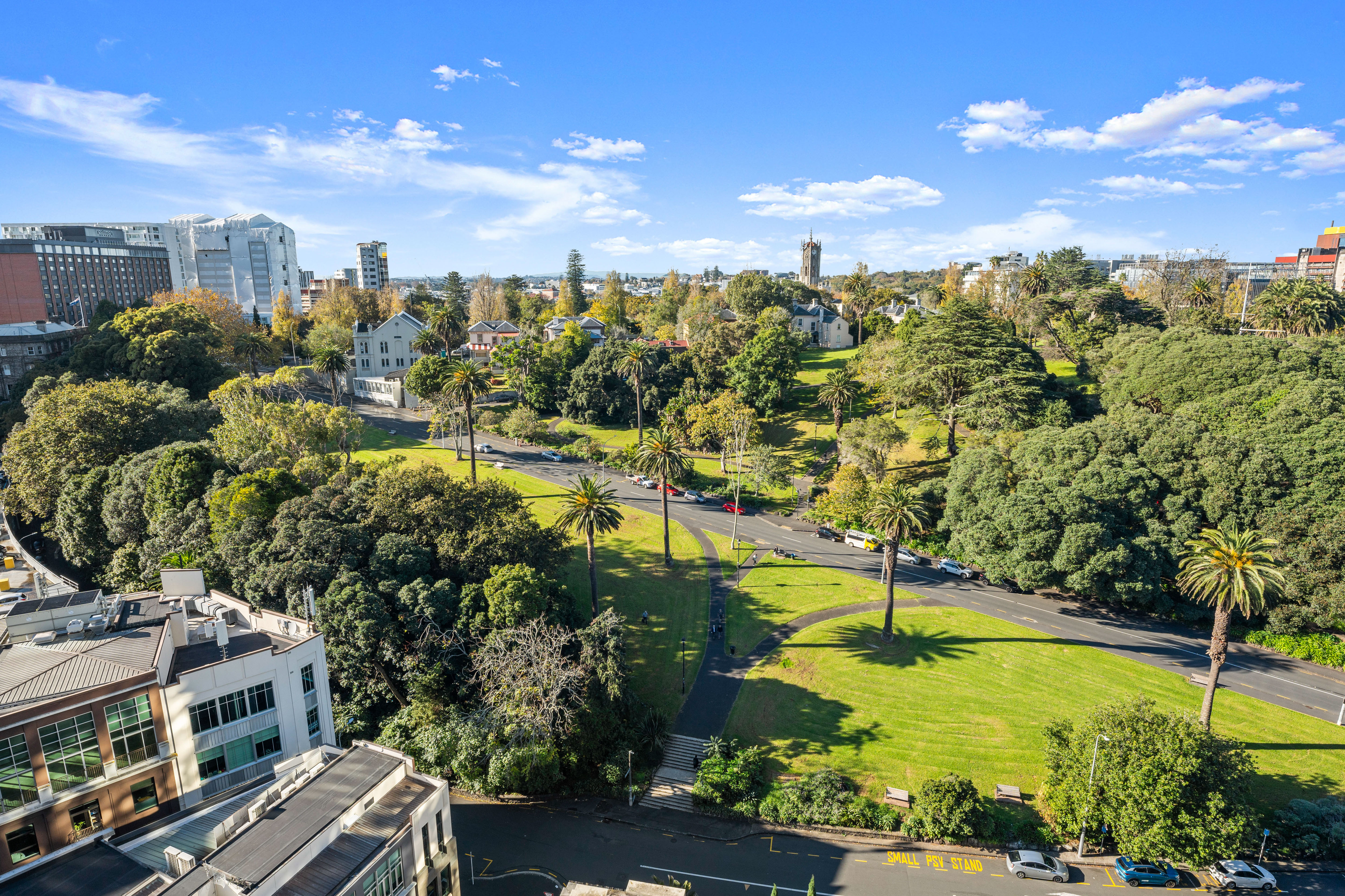 Perfect City Nest: Freehold, Fabulous & Walkable!
