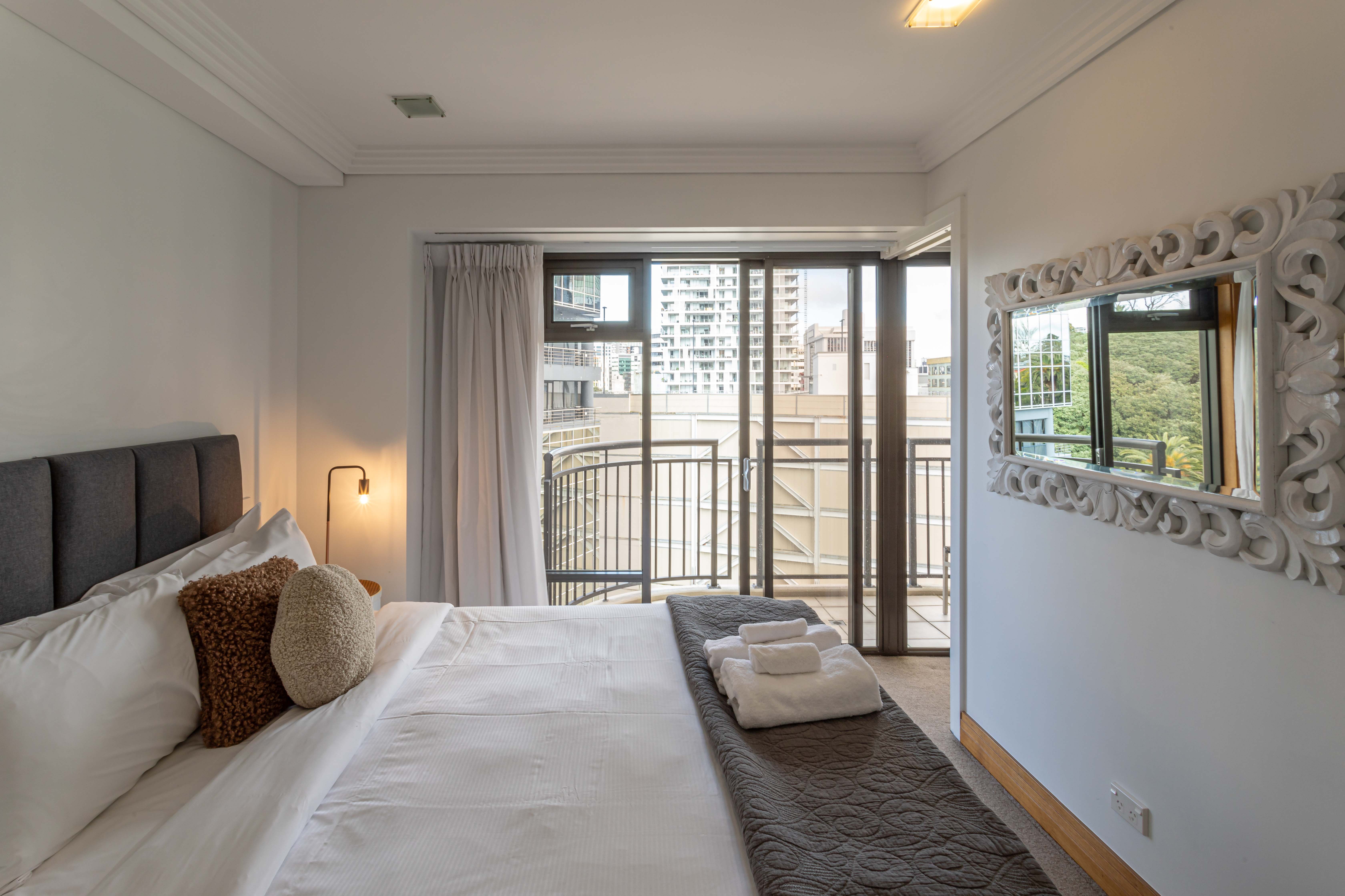 Perfect City Nest: Freehold, Fabulous & Walkable! 4