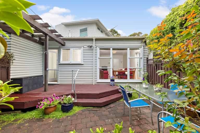 Residential for sale in Auckland, 37C Roberta Avenue, Glendowie, 40 m²
