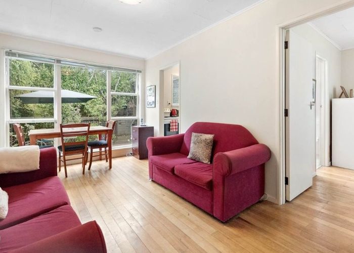 Residential for sale in Auckland, 37C Roberta Avenue, Glendowie, 40 m²
