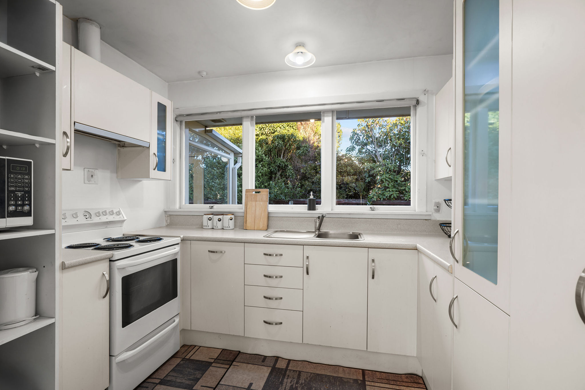 Rare Find on 941sqm - Must Be Sold