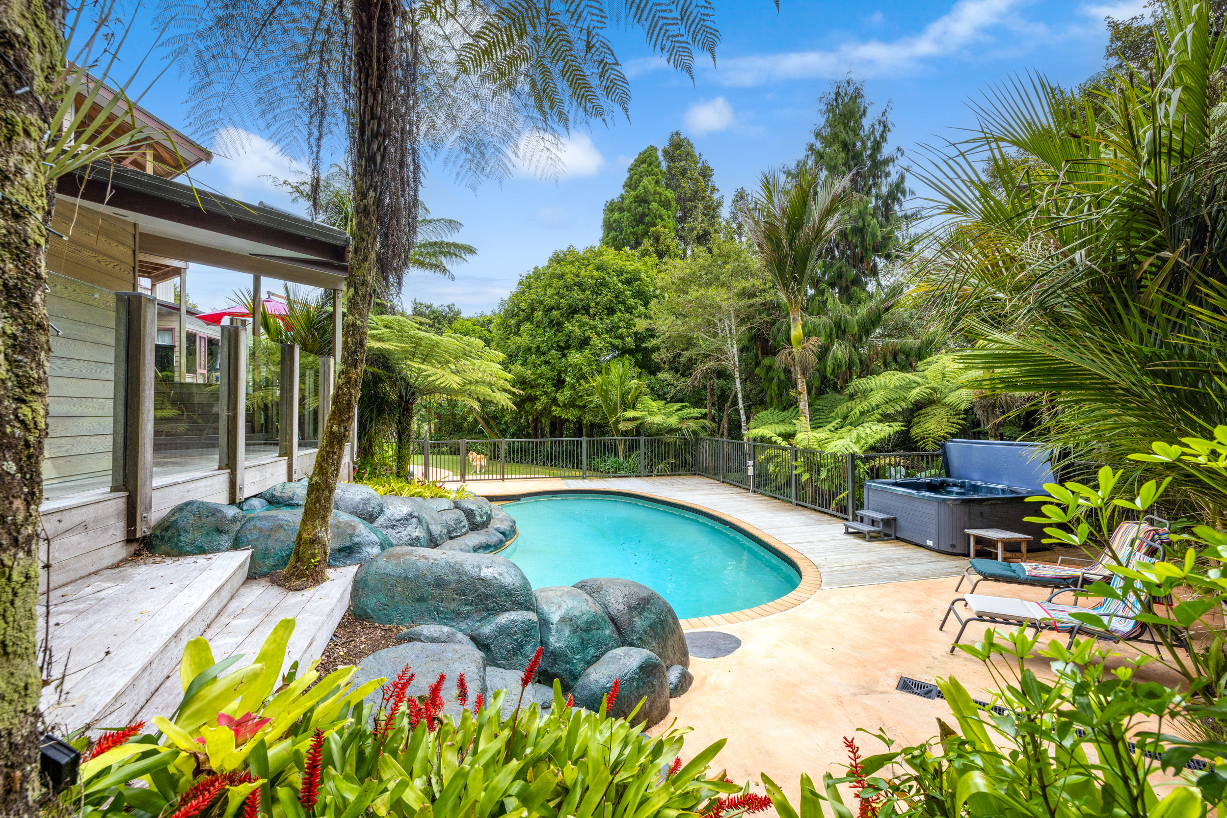 Sunshine Privacy Lifestyle Living