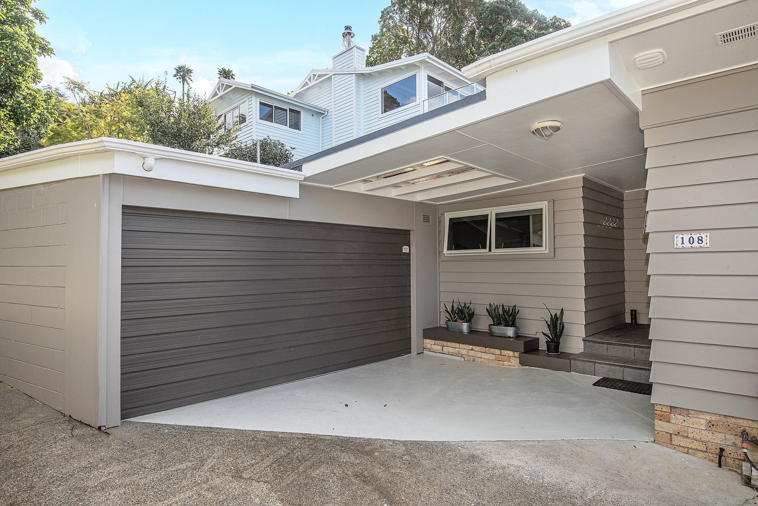 Easy-Care Beachside Living with Panoramic Views
