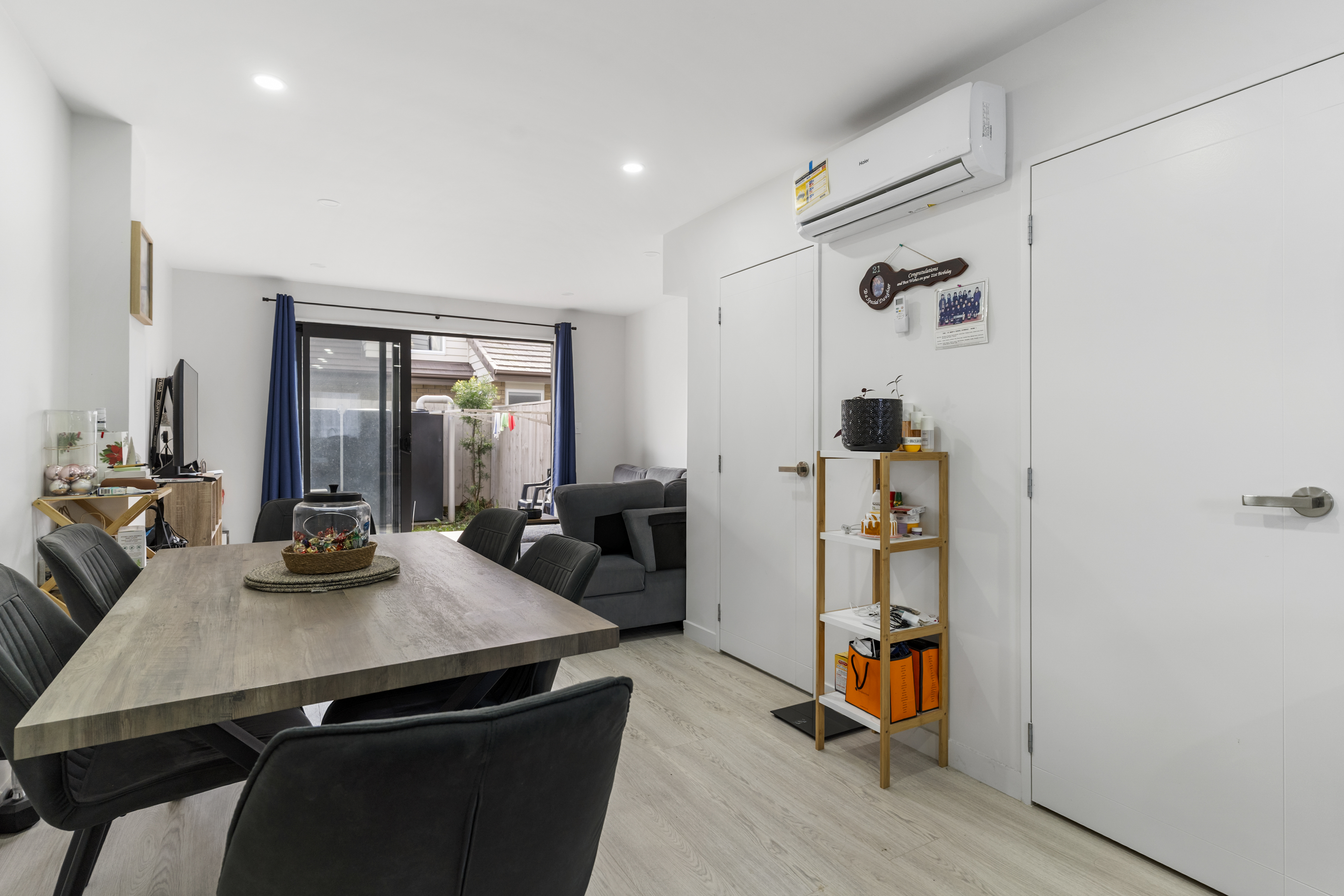 Stylish & Convenient 2 + Study Bedroom  Home 4