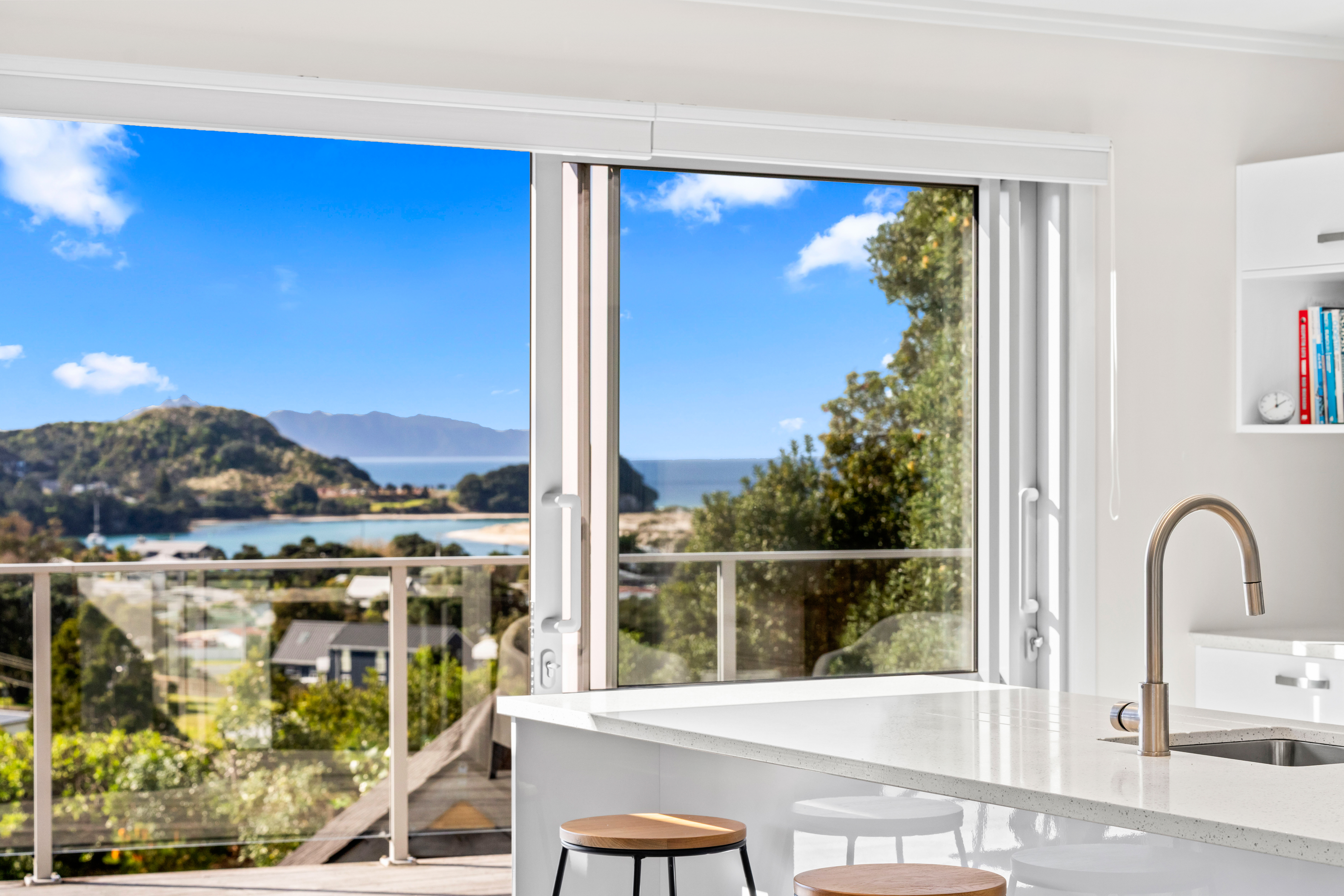 Coastal views and a genuine reason to sell! 5
