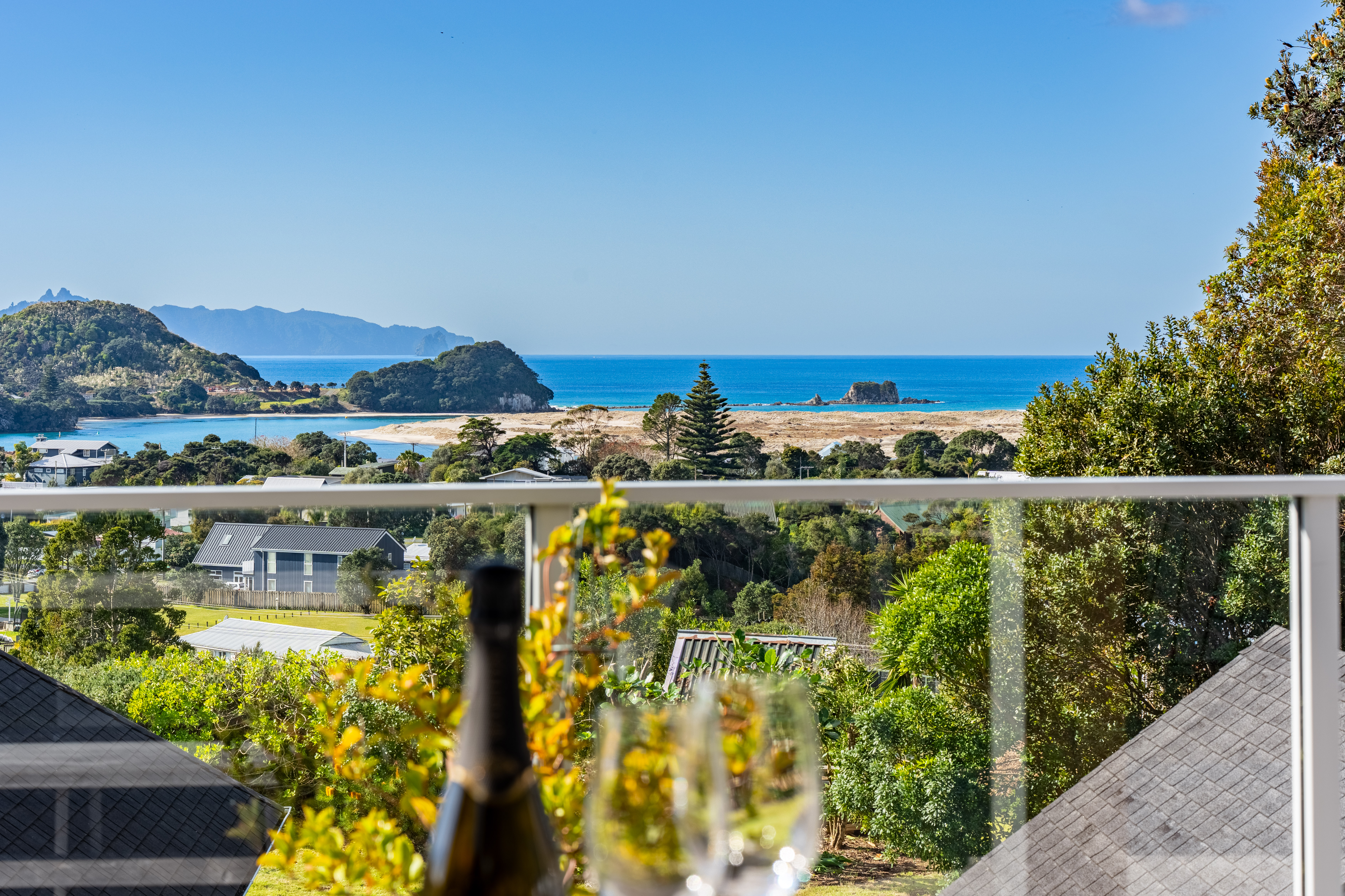 Coastal views and a genuine reason to sell! 3