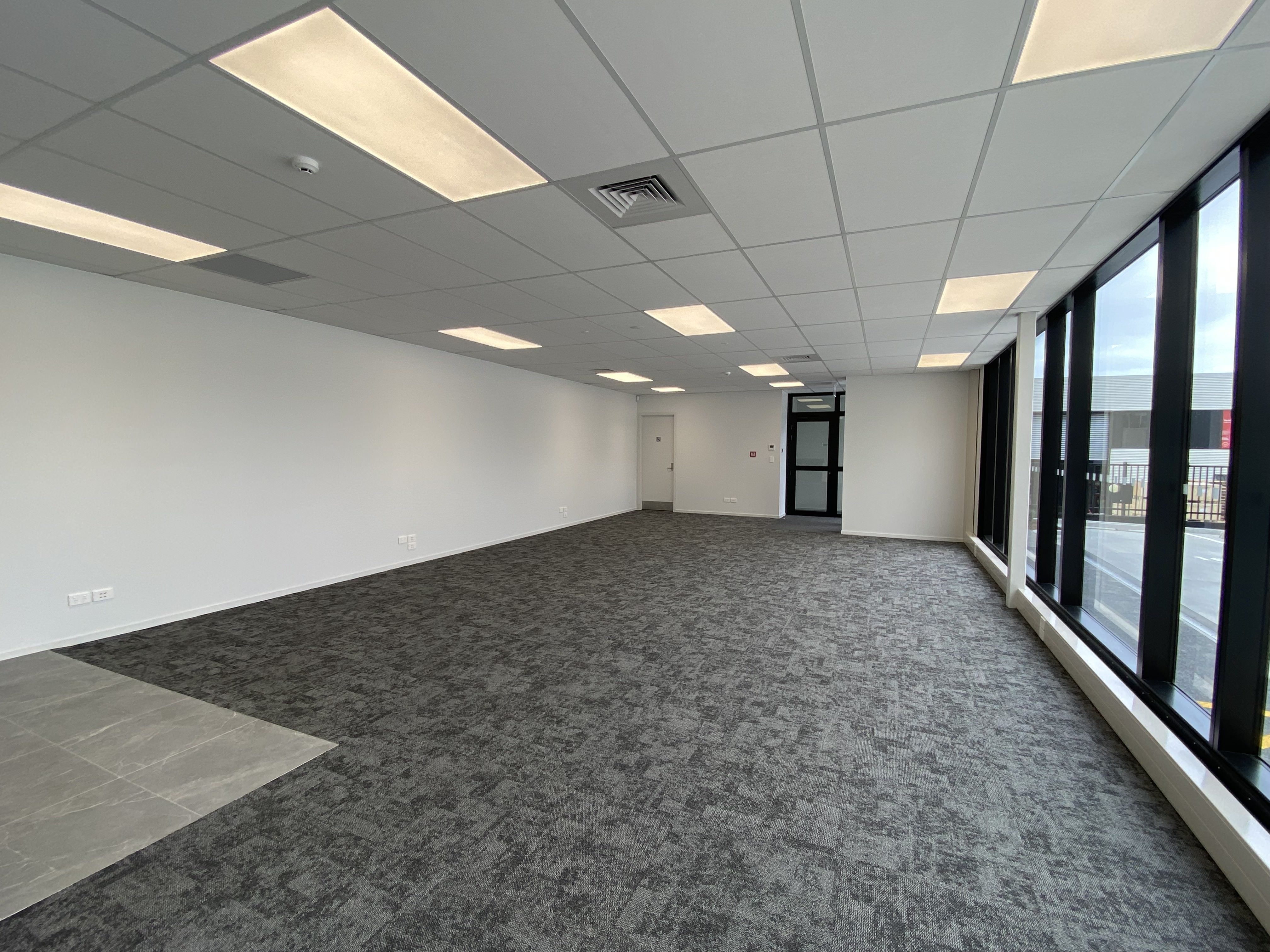 Commercial for rent in North Shore City, 5 Parkhead Place, Rosedale, 870 m²