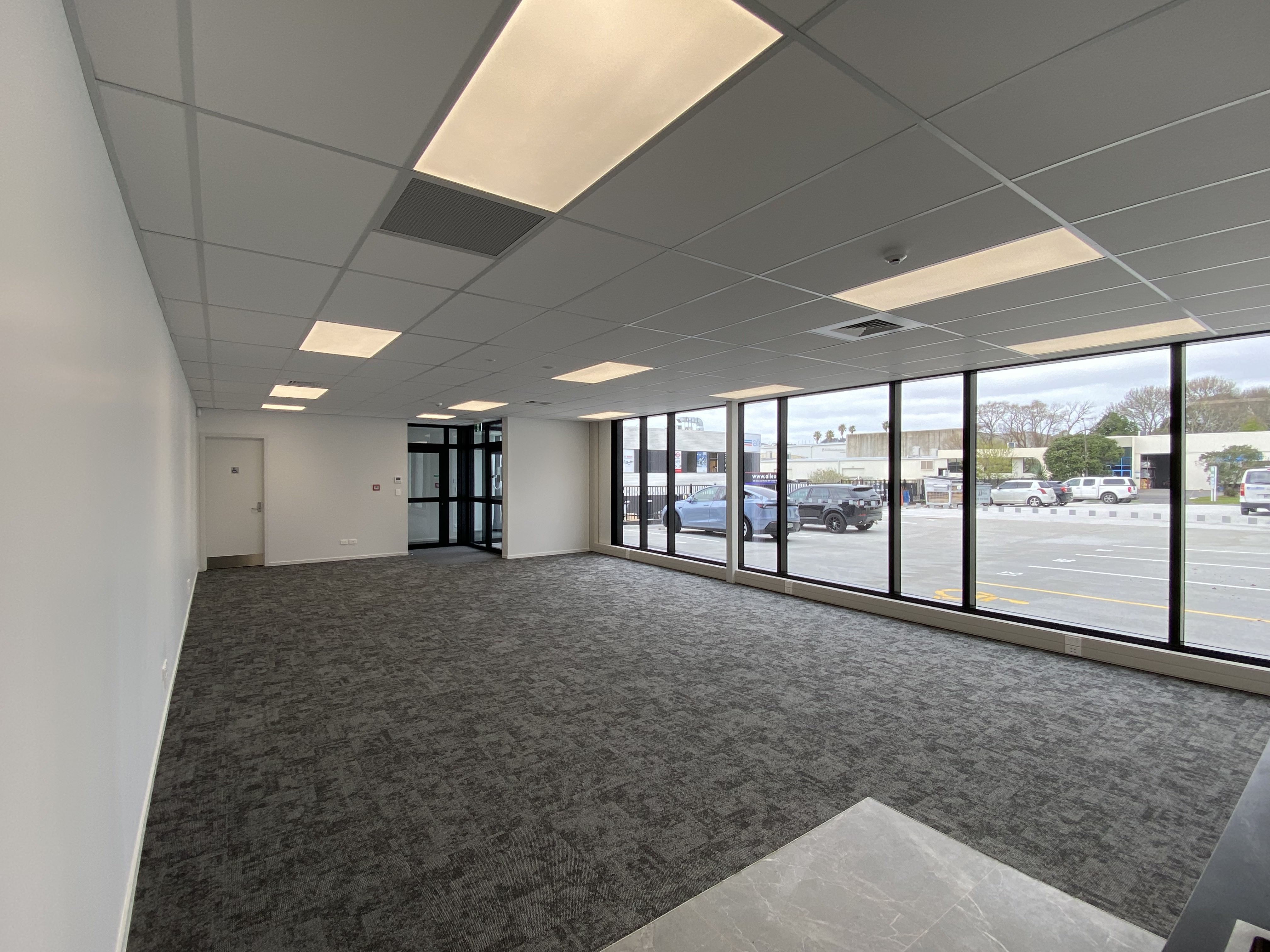 Commercial for rent in North Shore City, 5 Parkhead Place, Rosedale, 870 m²