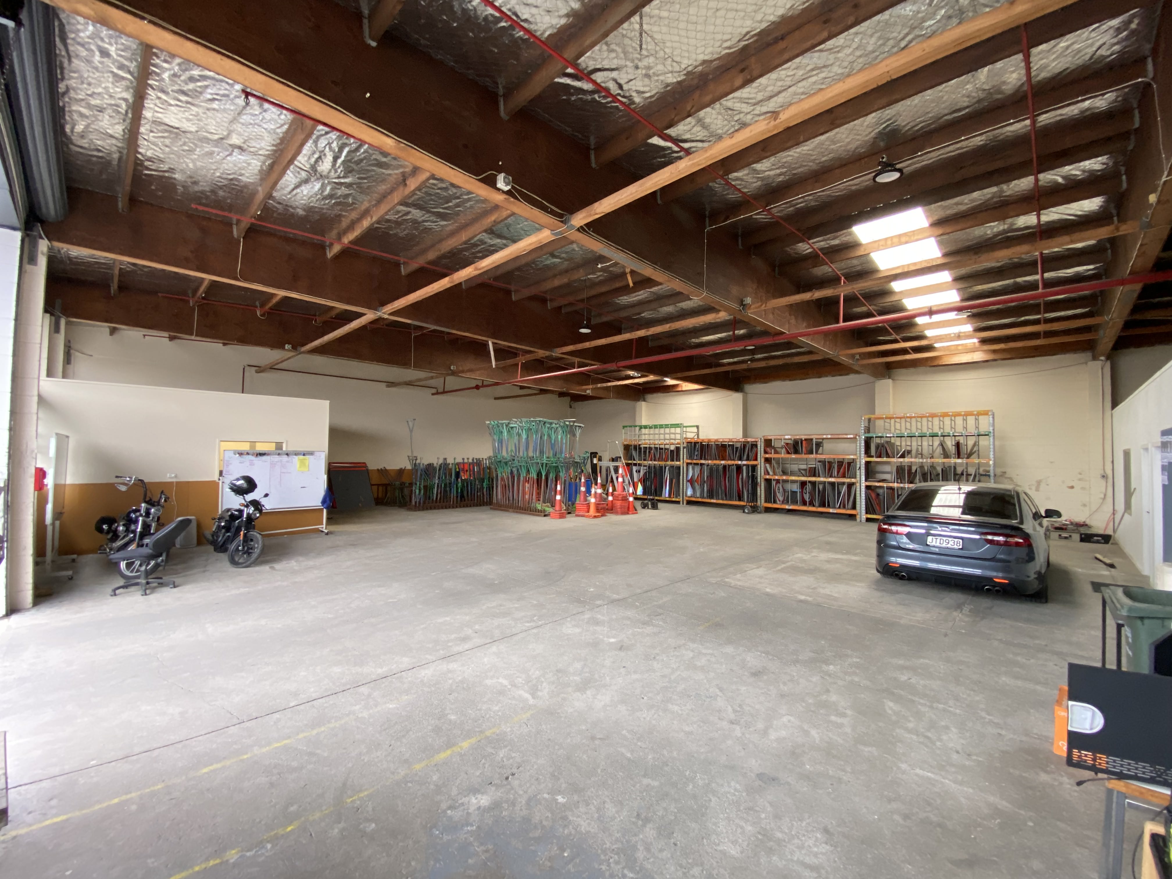 Commercial for rent in Auckland, 71B Patiki Road, Avondale, 417 m²