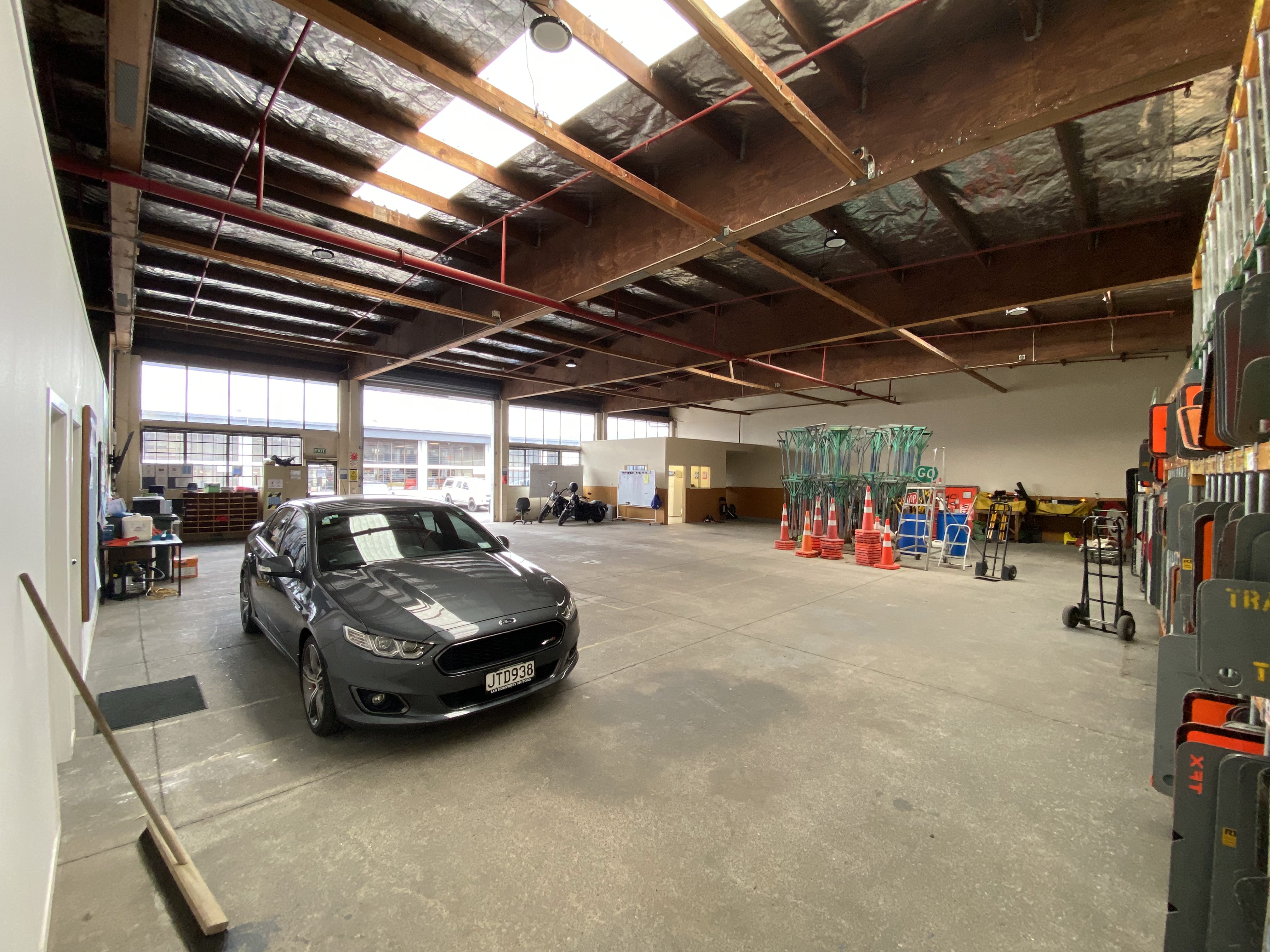 Commercial for rent in Auckland, 71B Patiki Road, Avondale, 417 m²