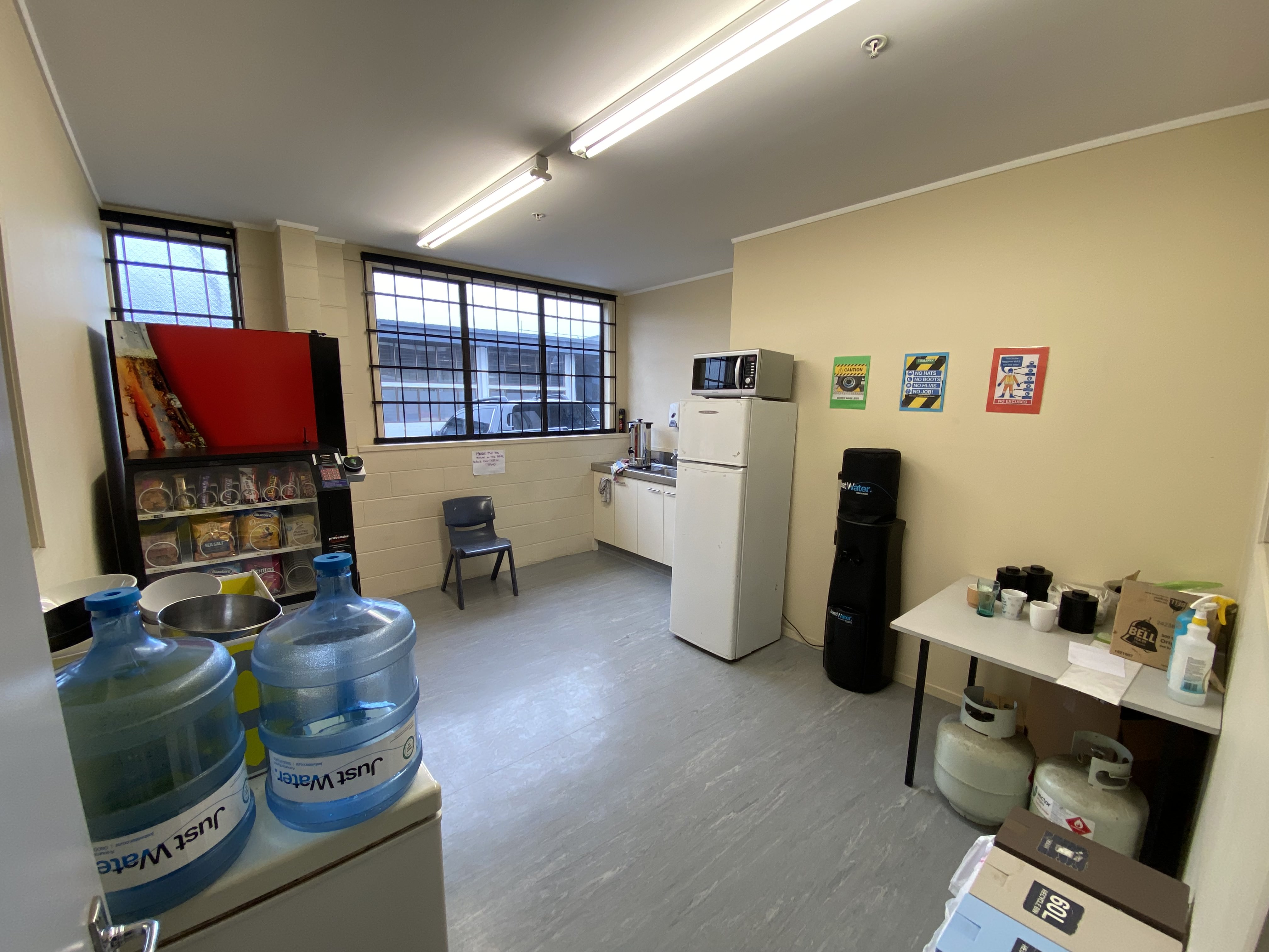 Commercial for rent in Auckland, 71B Patiki Road, Avondale, 417 m²