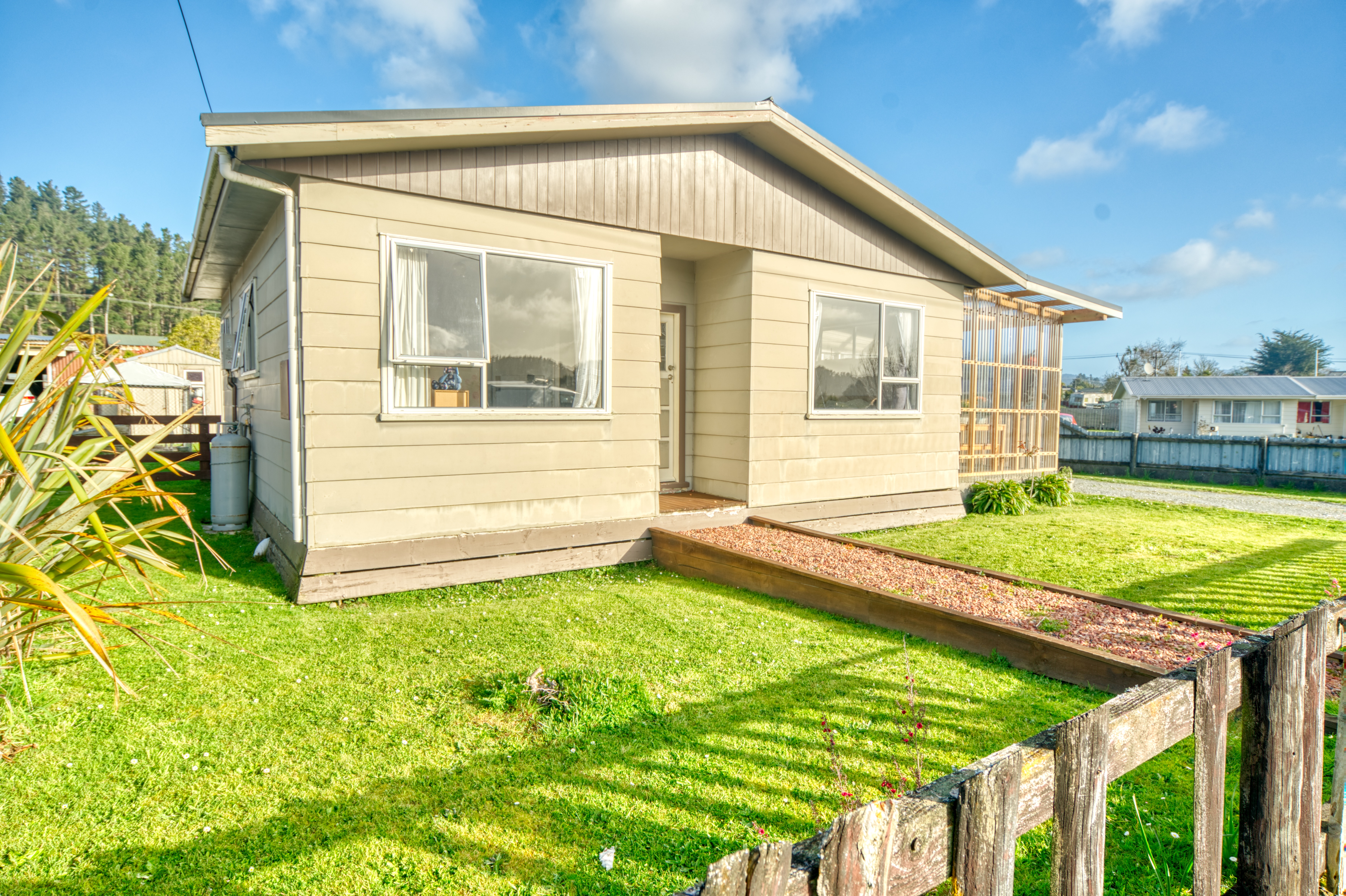 Residential for sale in Grey, 904 State Highway 7, Dobson, 92 m²