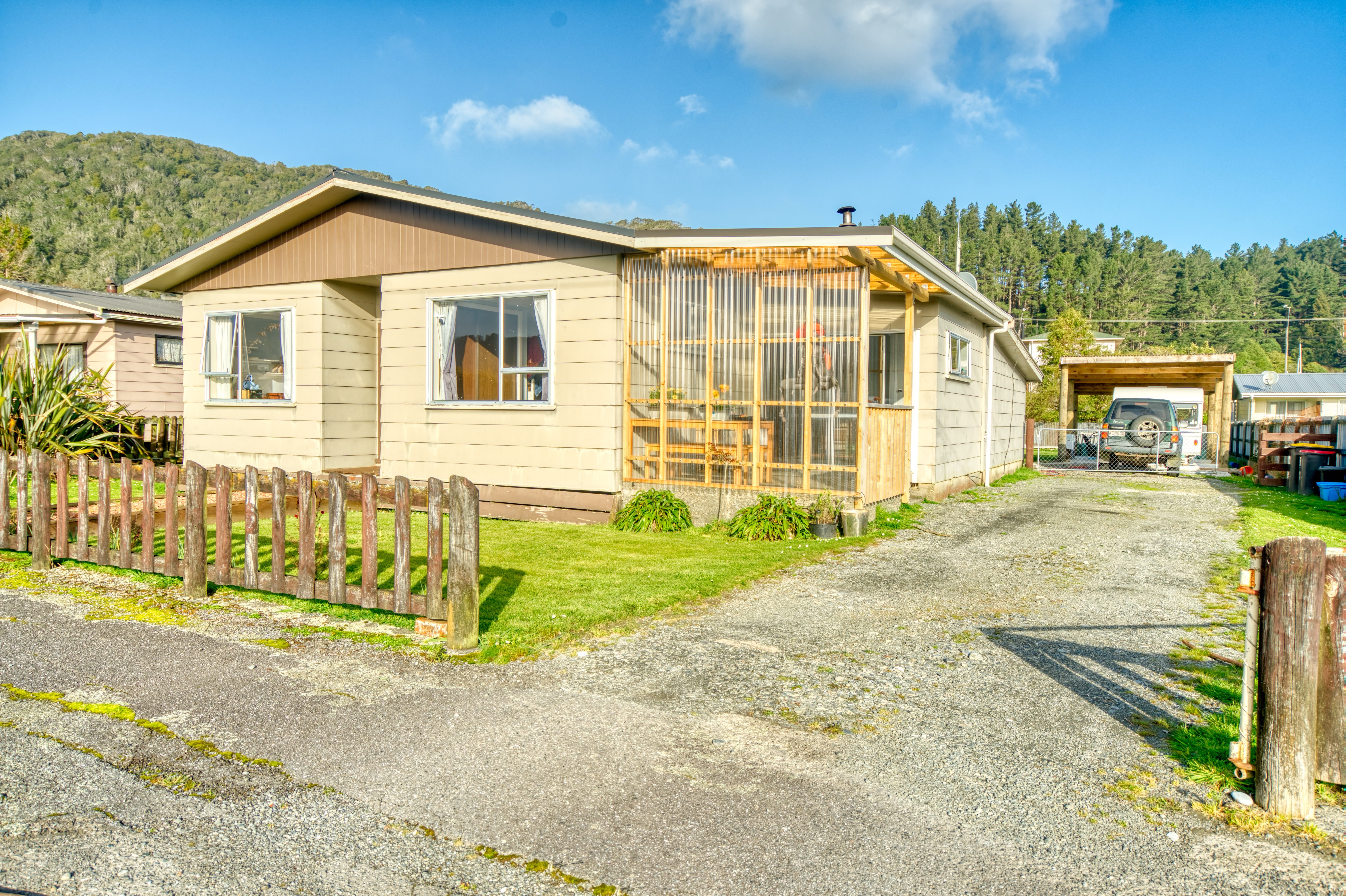 Residential for sale in Grey, 904 State Highway 7, Dobson, 92 m²