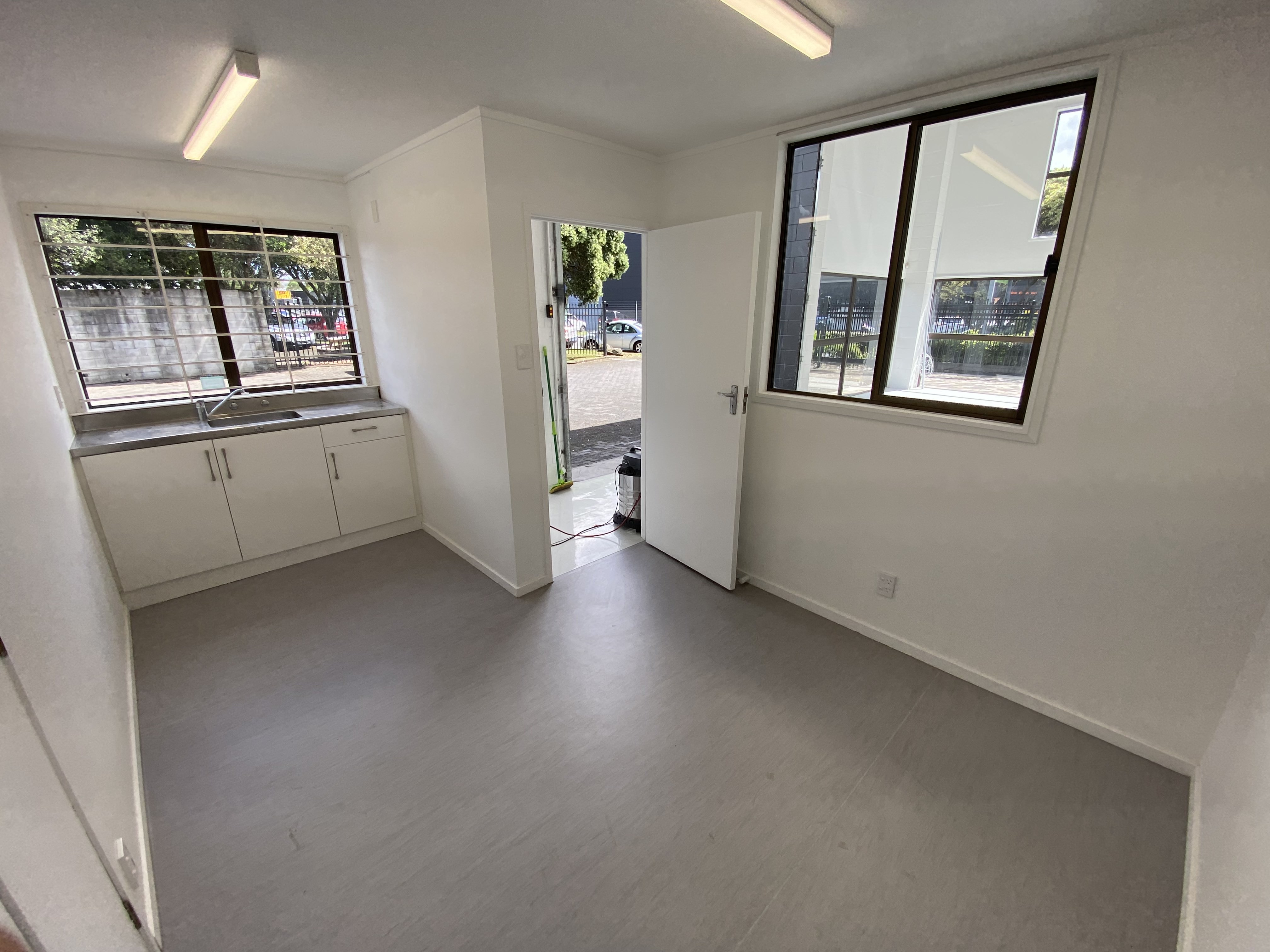 Commercial for rent in Waitakere City, Unit 1/43 The Concourse, Henderson, 442 m²