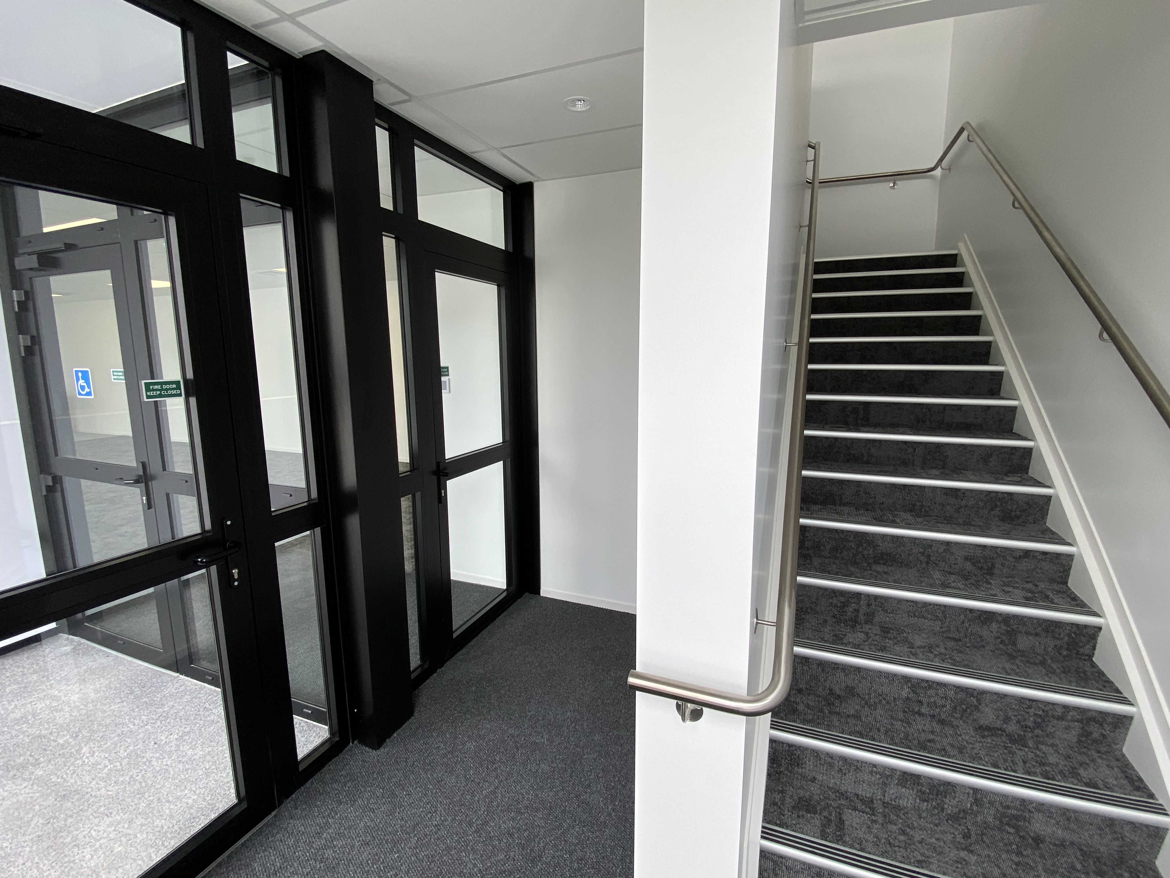 Commercial for rent in North Shore City, 5a Parkhead Place, Rosedale, 223 m²