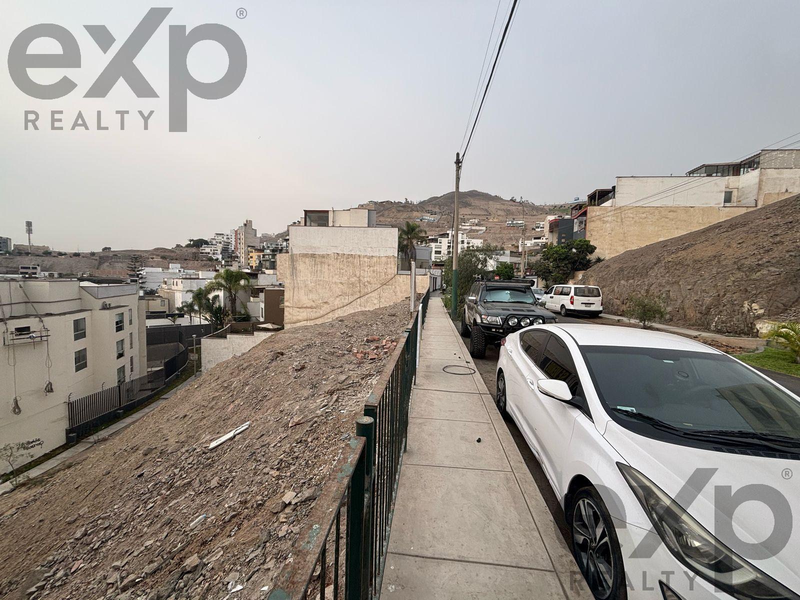 LAND FOR SALE IN SURCO 4