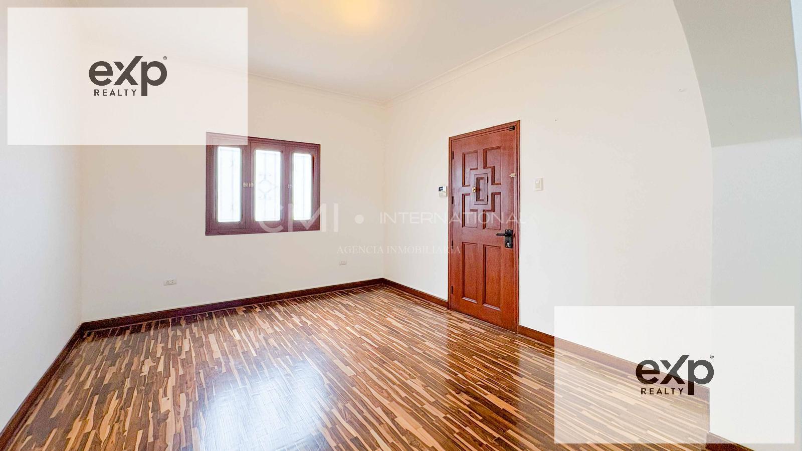 Rental of 10-room house for business use in Miraflores 3