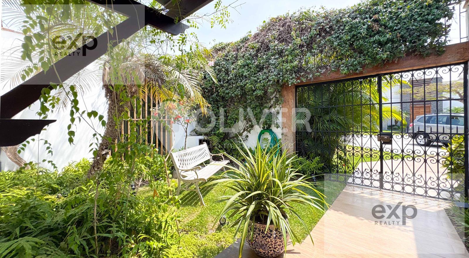 Sale of 4-bedroom house in private condominium Chacarilla Surco 4