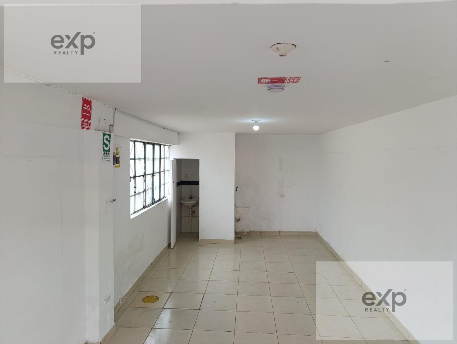 COMMERCIAL SPACE FOR RENT ON CORNER OF AV. PROLONG. CANEVARO 394 WITH AV. VELAZCO ALVARADO 2