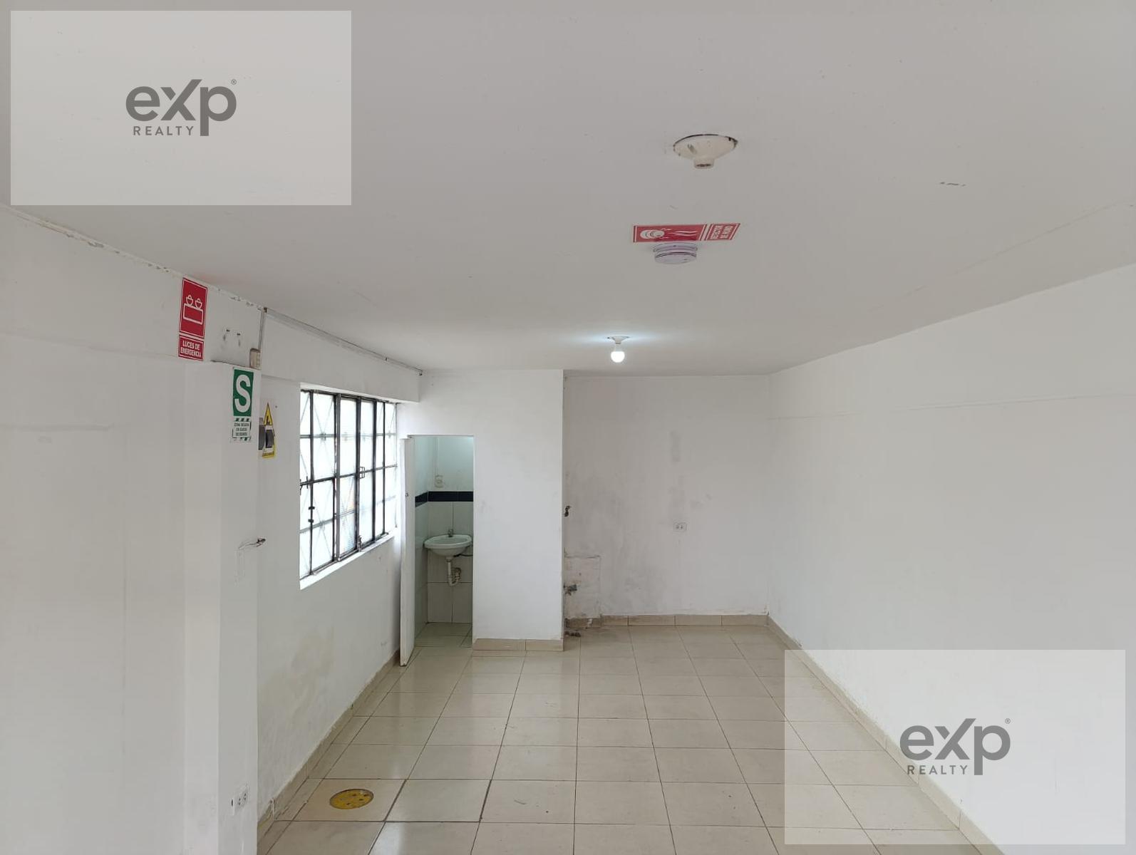 COMMERCIAL SPACE FOR RENT ON CORNER OF AV. PROLONG. CANEVARO 394 WITH AV. VELAZCO ALVARADO 4