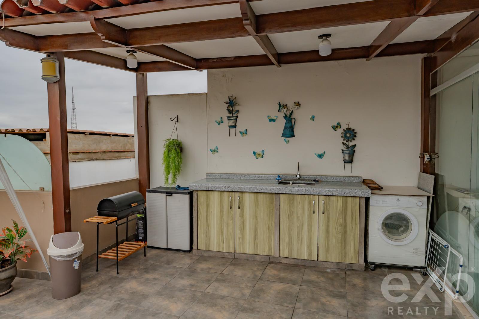 Venta Duplex 5 dorms por Pentagonito