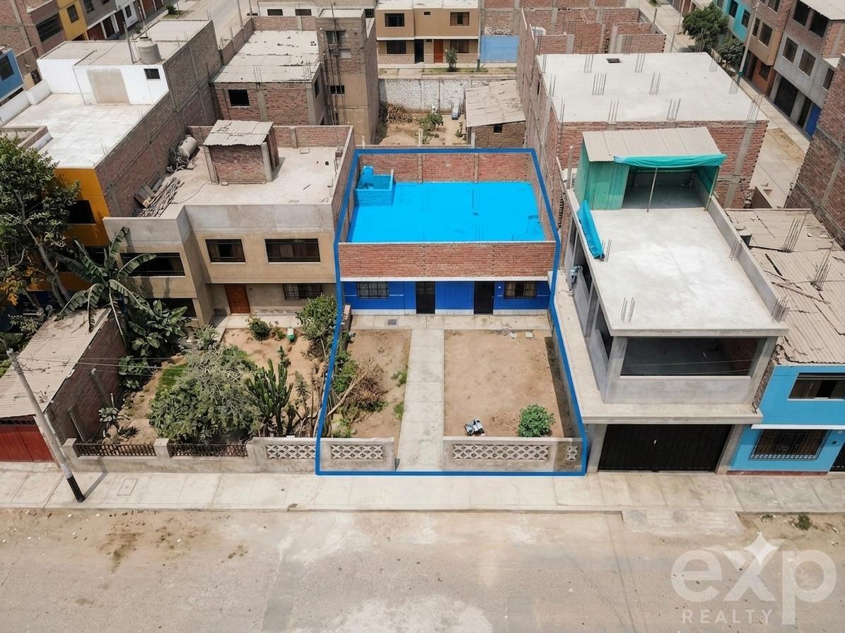 Se vende casa como terreno cerca a Av. Tupac