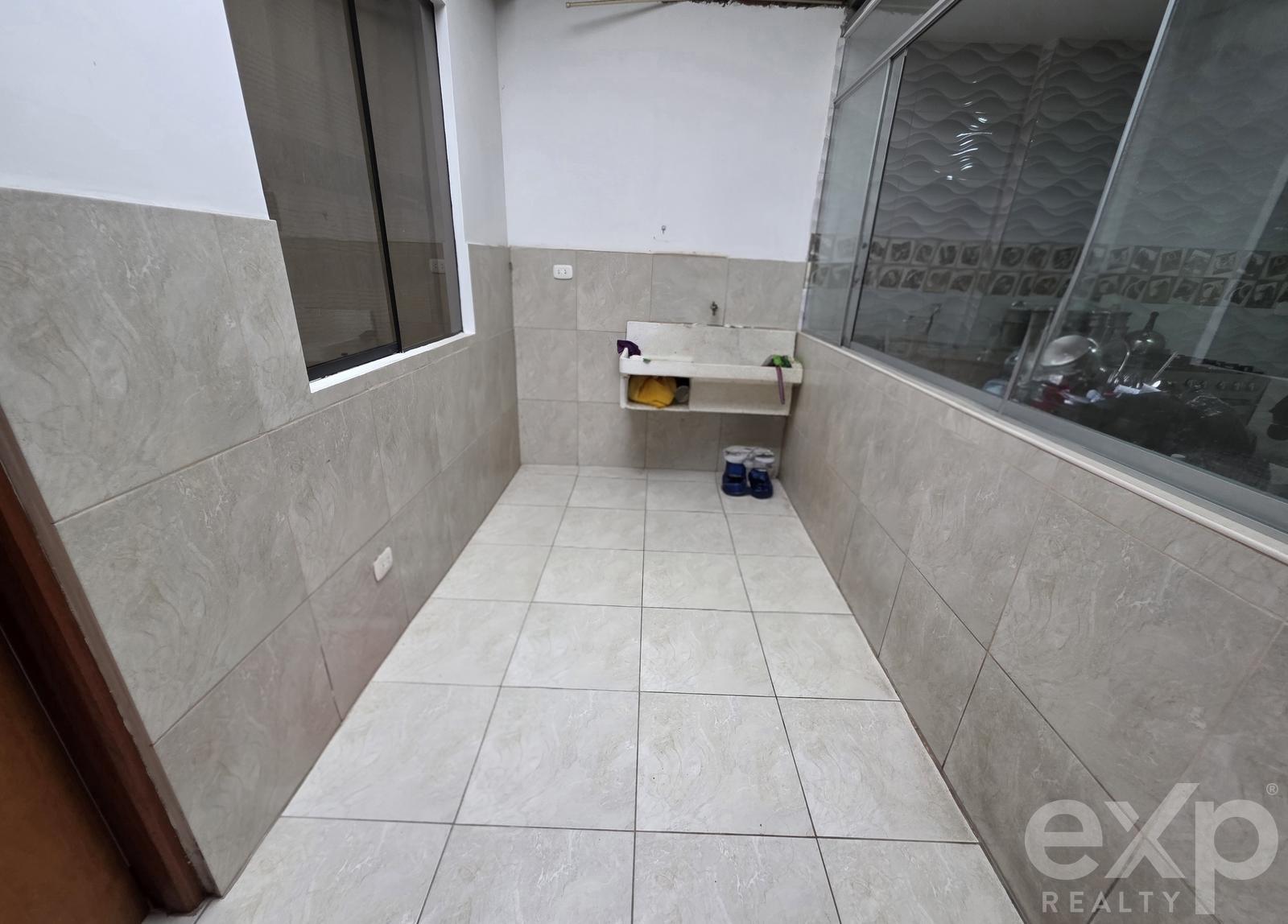 Sale of house in Villa María del Triunfo 5