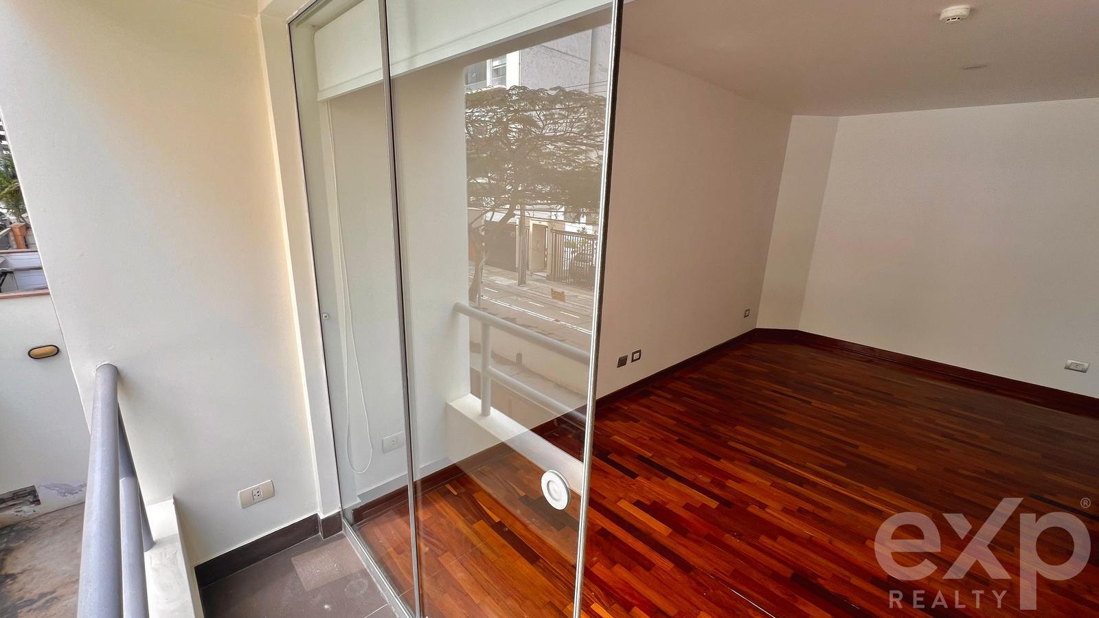 Rental in the Heart of Miraflores | 3 Bedrooms, External View and Parking 3