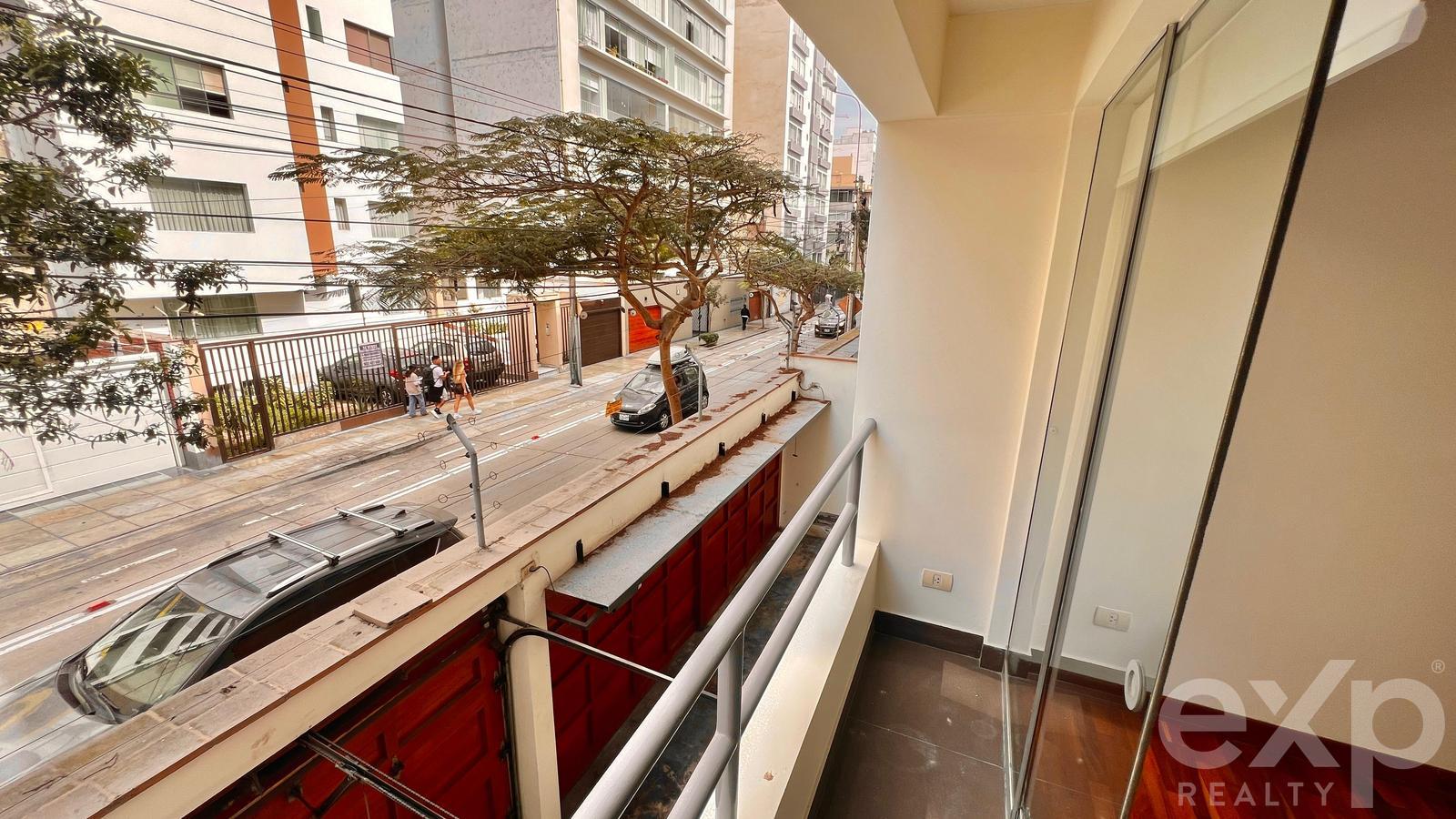 Rental in the Heart of Miraflores | 3 Bedrooms, External View and Parking 2