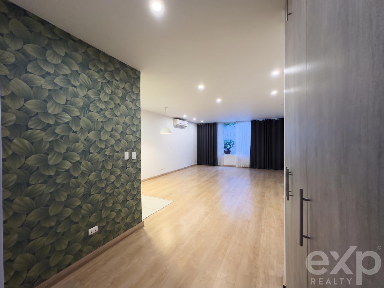 Commercial Space Rental San Isidro Av. Jorge Basadre Block 3 Central 66m2, 1 bathroom kitchenette 2