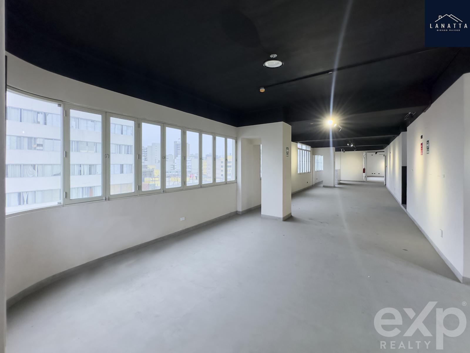 Oficina en venta en Lima | Cercado de Lima | CENTRO DE LIMA, Av. Nicolás de Pierola  esquina Cailloma a 2 cuadras de Plasa San Martín, 803 m²