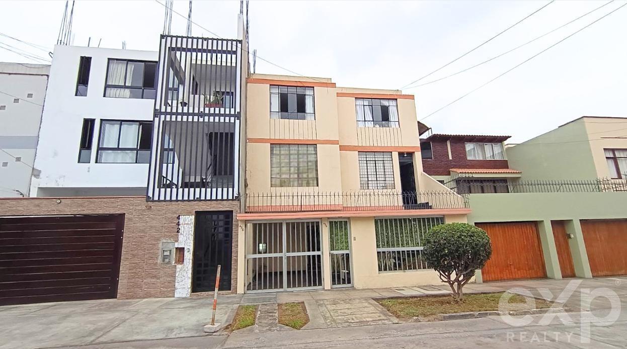 Venta Casa 3 pisos AT 160 m2 AC 280m2 San Joaquin - Bellavista  