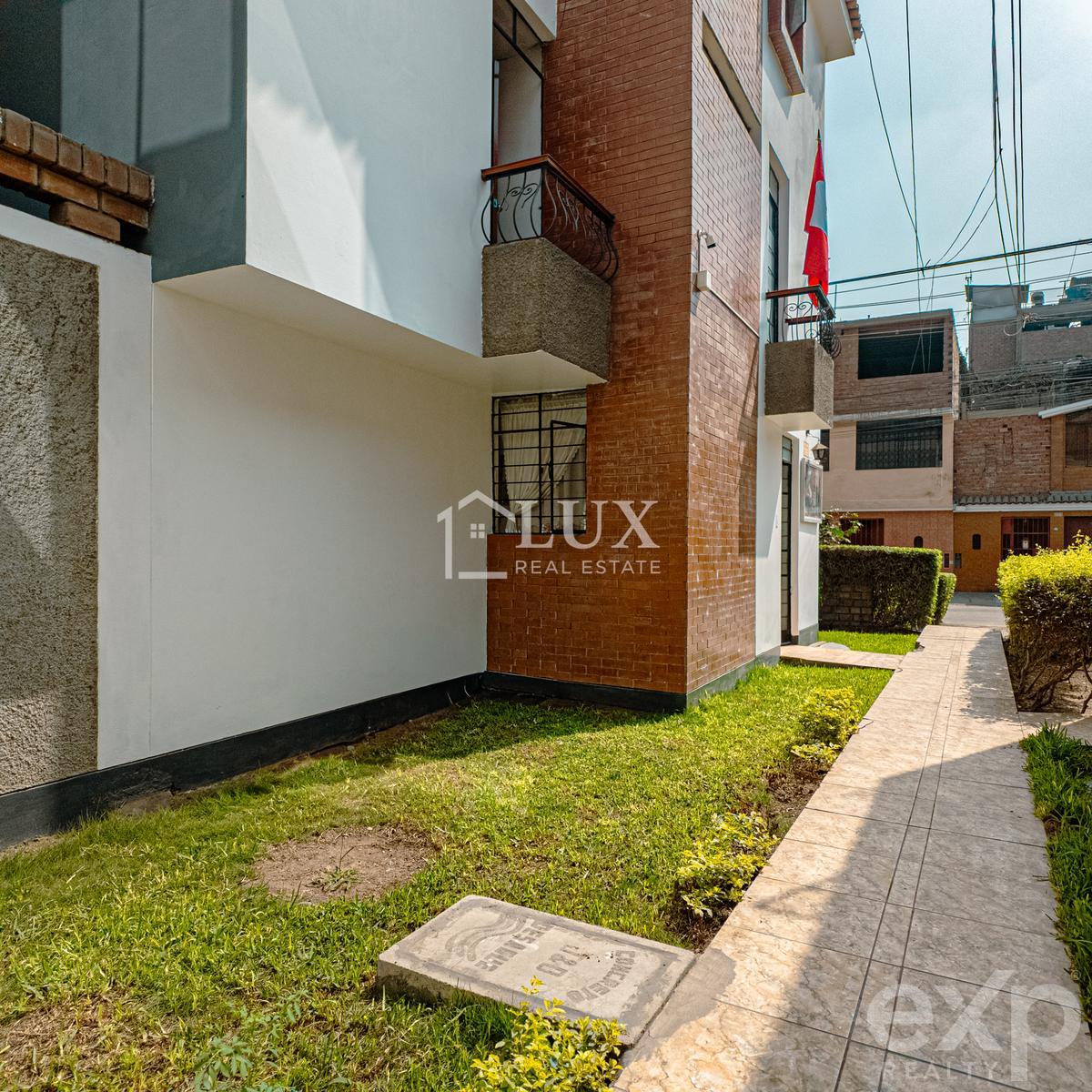 Chalet House in San Juan de Lurigancho 4