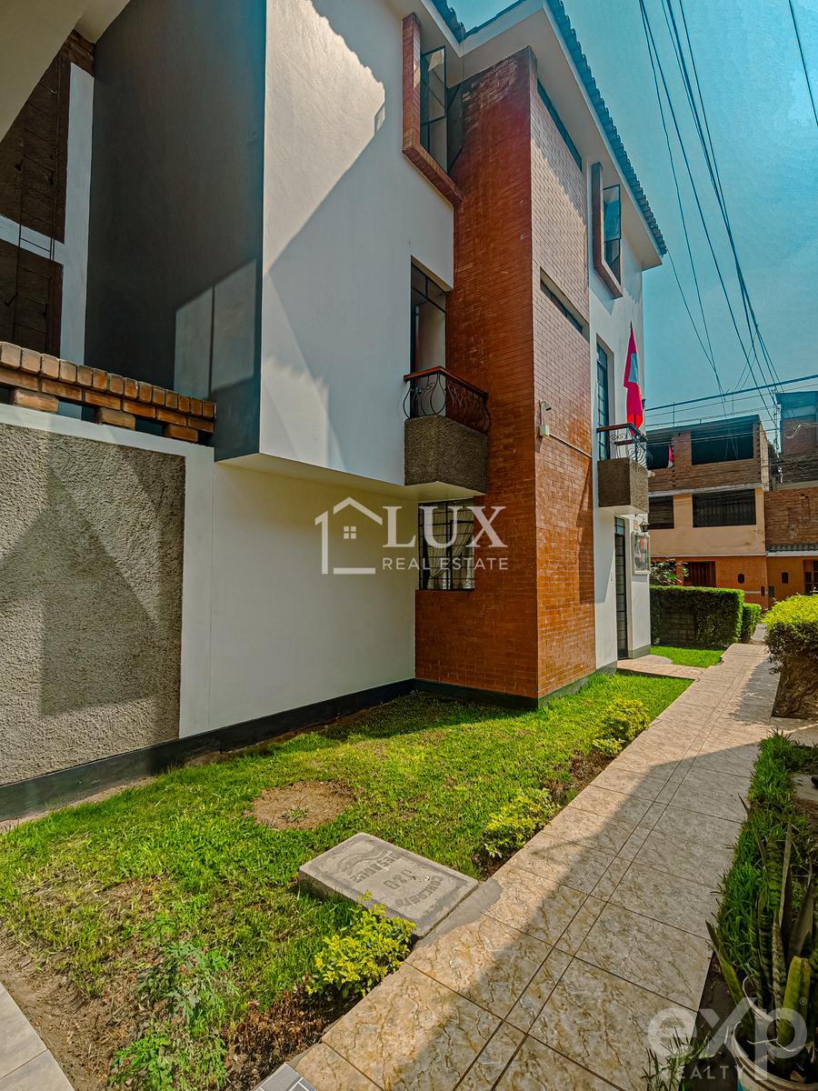 Chalet House in San Juan de Lurigancho 3