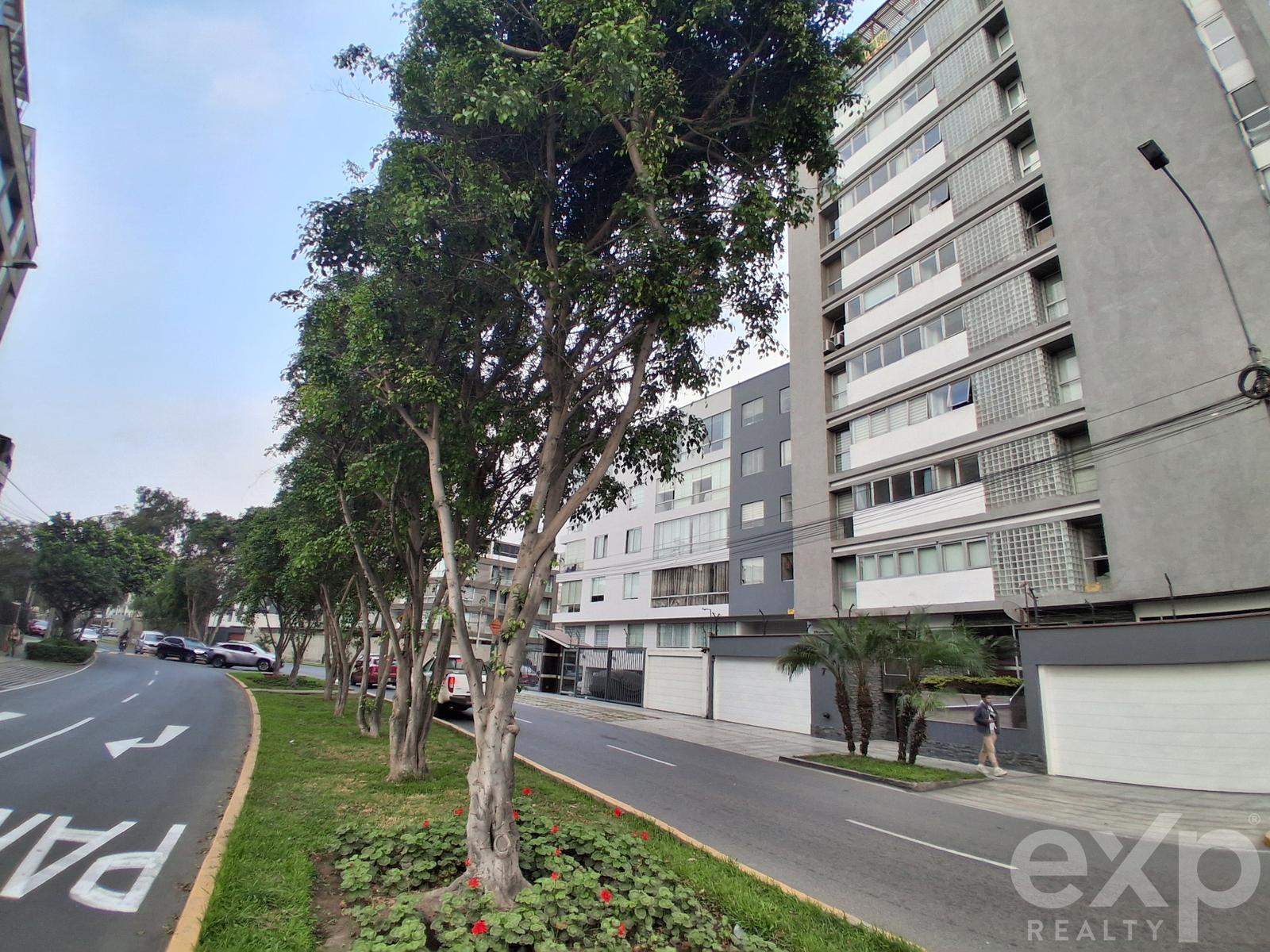 Departamento en venta en Lima | Santiago de Surco | VALLE HERMOSO RESIDENCIAL, Dpto vista a la calle, Av. Buganvilla, Valle Hermoso, Surco., 120 m²