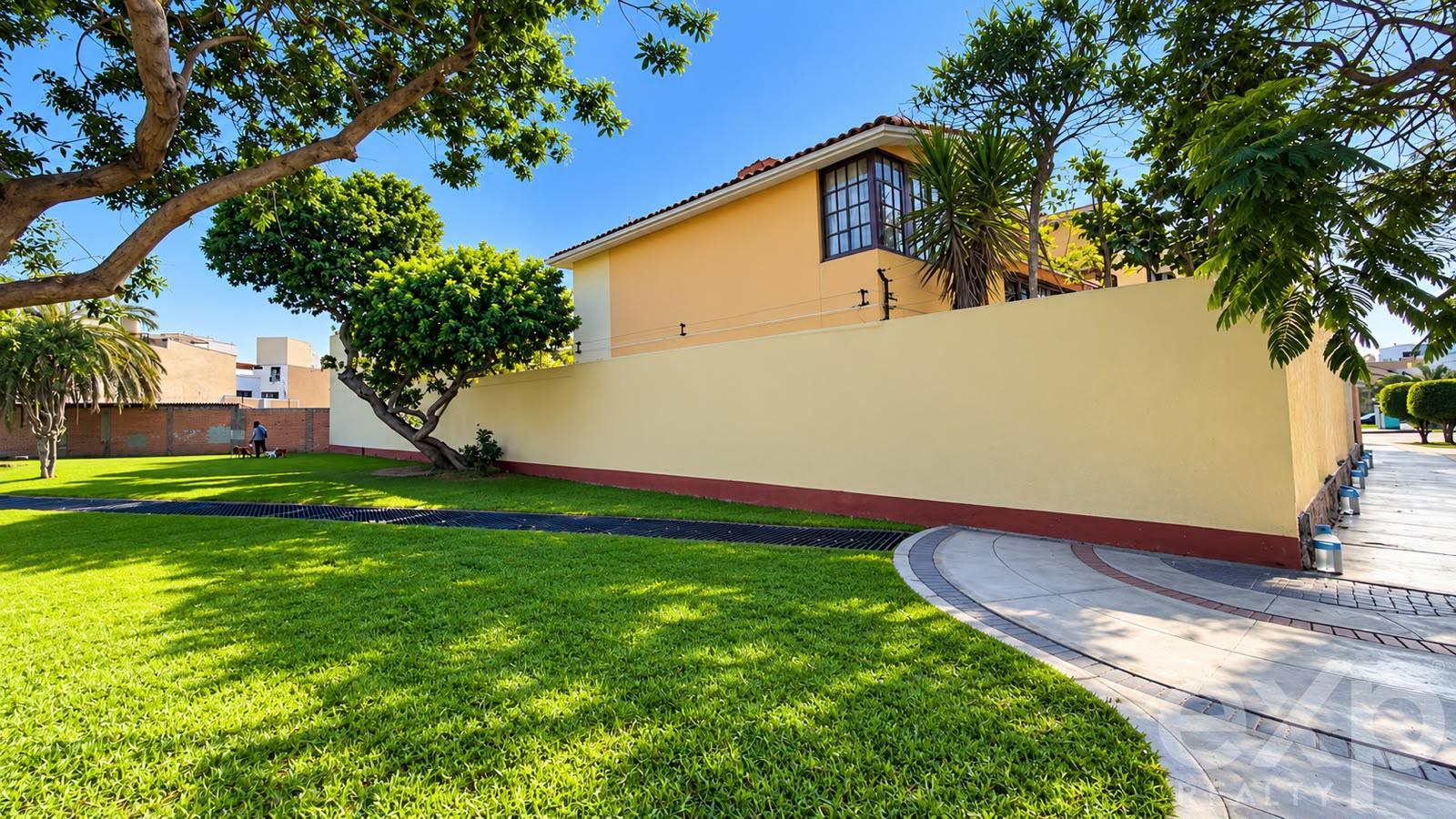 Casa en venta en Lima | San Borja | MARISCAL RAMON CASTILLA, MARISCAL CASTILLA CALLE 25 # 243 SAN BORJA, 482 m²