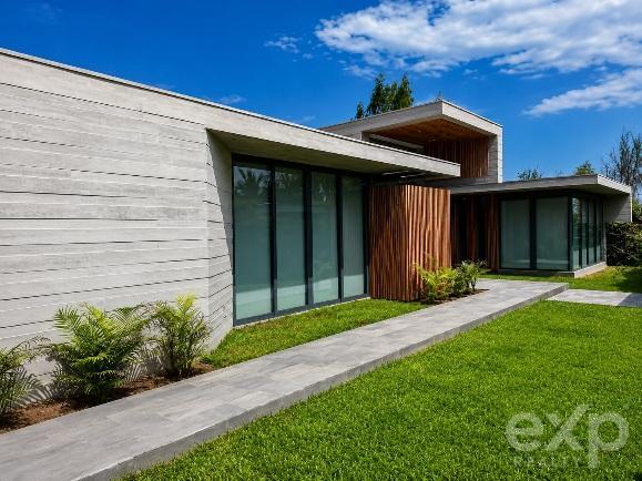 Spacious, modern and elegant house in a safe and peaceful condominium 3