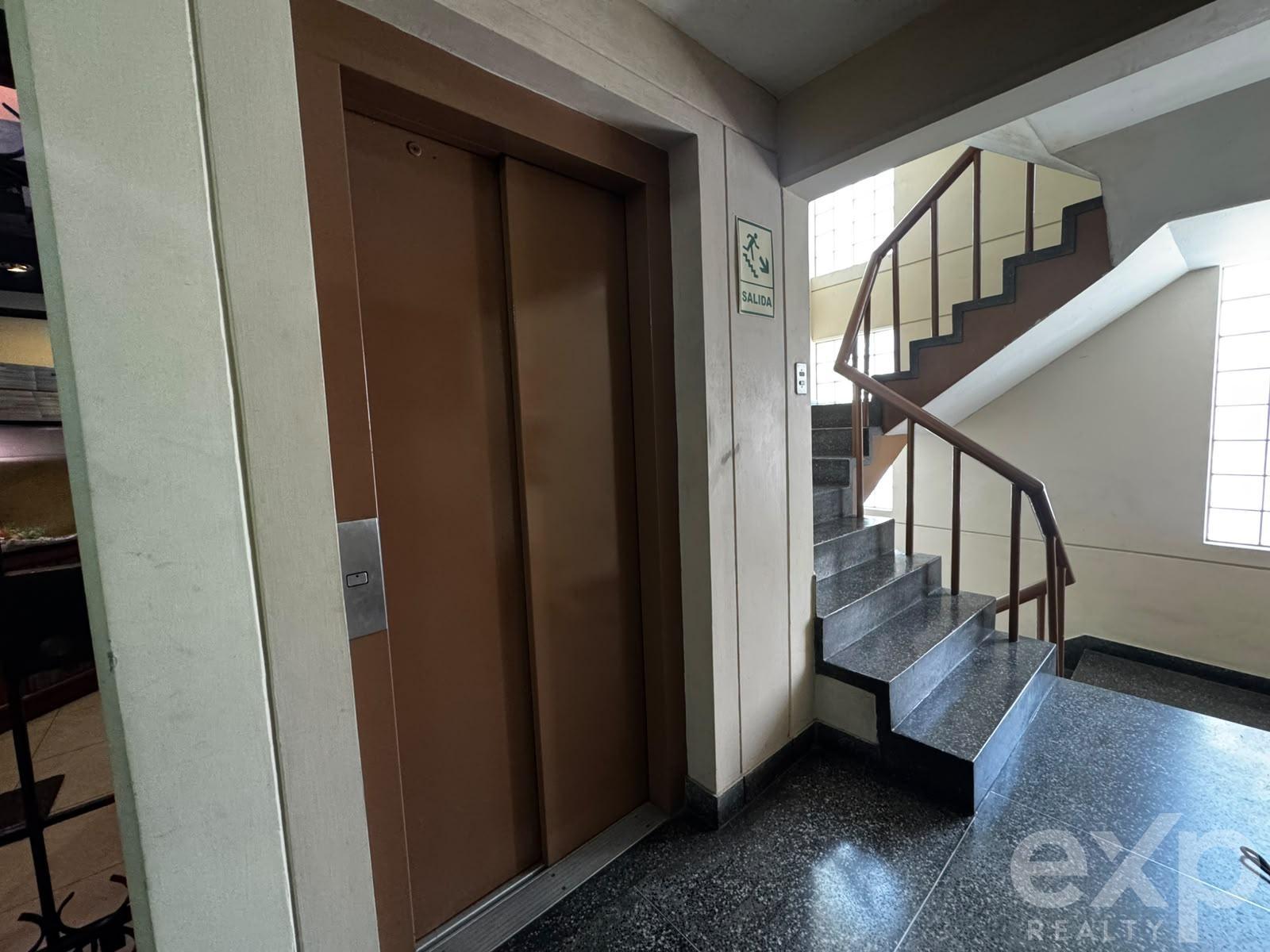 OFFICE FOR SALE 43m2 - FURNISHED - MIRAFLORES 3