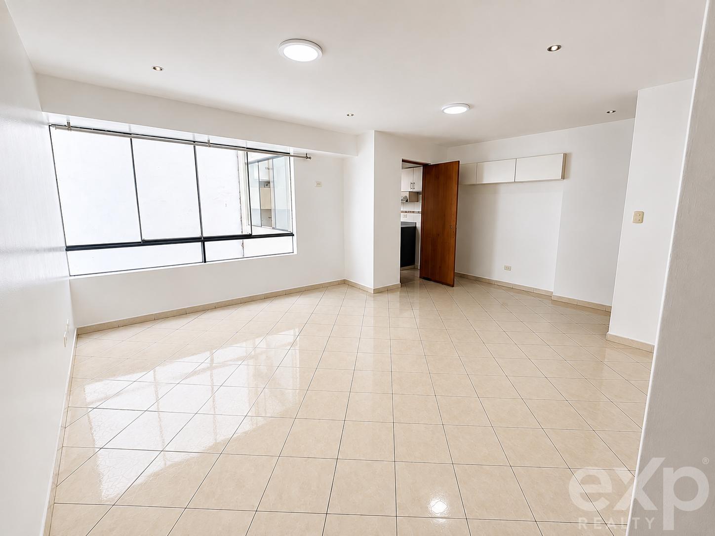 Alquilo departamento con cocina remodelada, muy iluminado de 2 habitaciones 1 baño