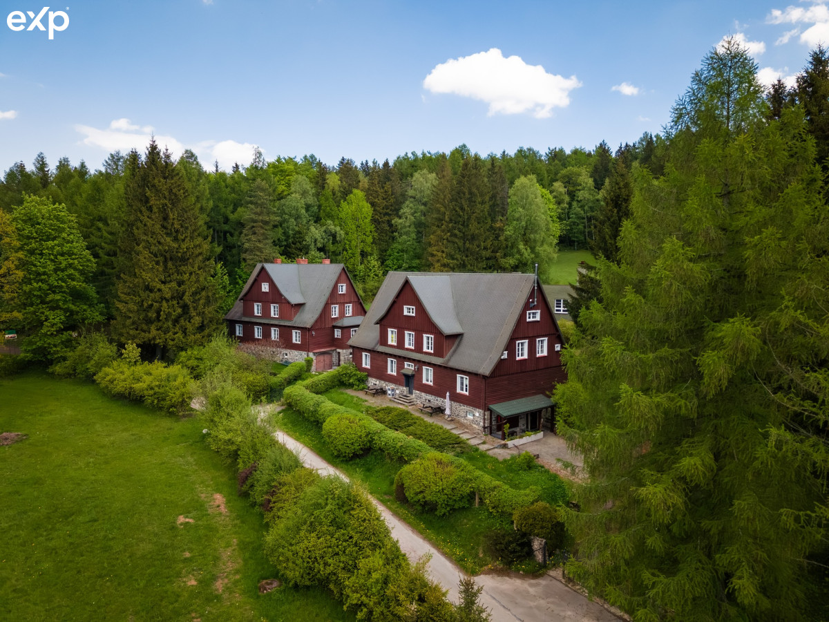 Dom przy lesie 480 m2, 11 pokoi