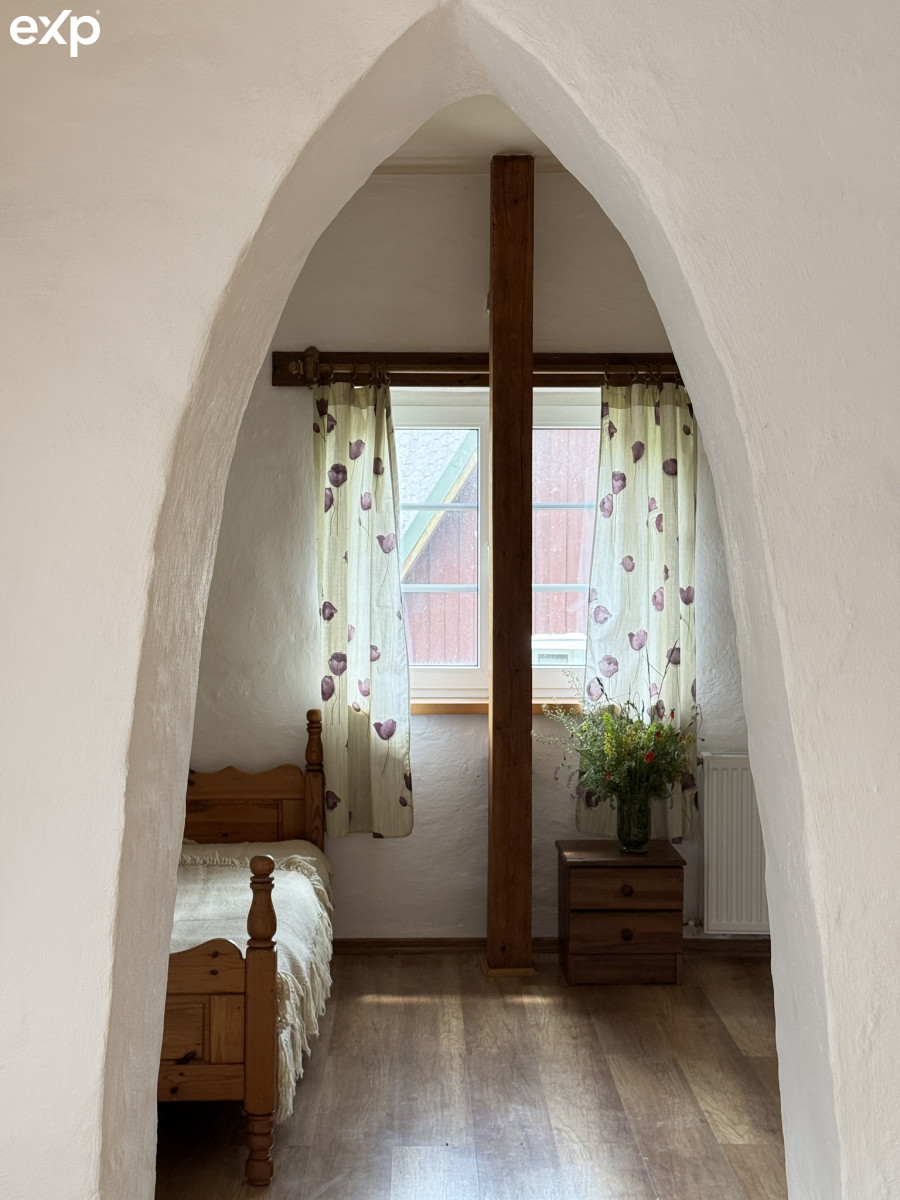 Dom przy lesie 480 m2, 11 pokoi