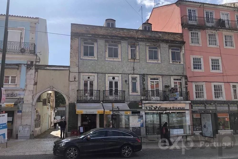 Building situated on Largo do Rato, with a proposed footprint of 775 m² 85506152 image 11