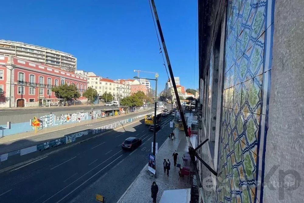 Building situated on Largo do Rato, with a proposed footprint of 775 m² 85506152 image 10
