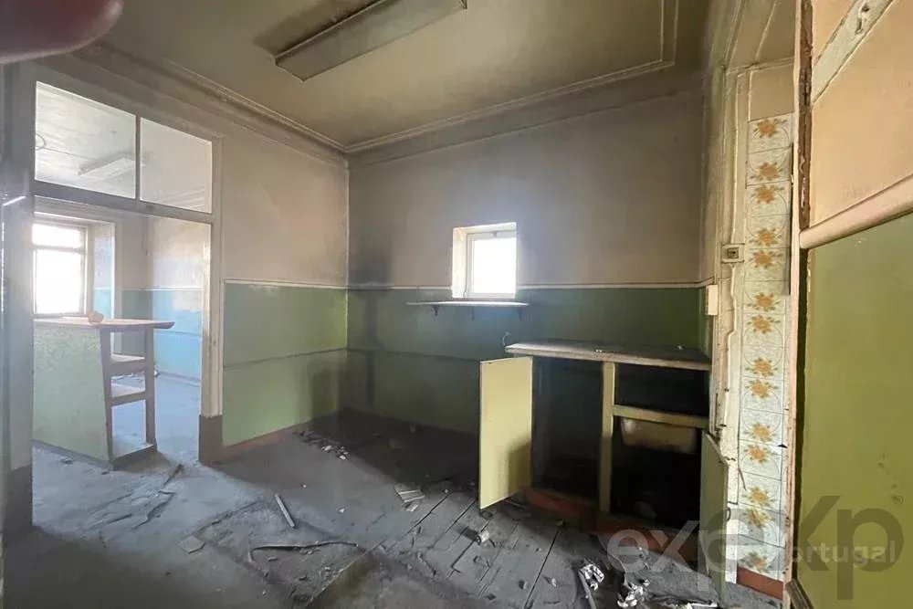 Building situated on Largo do Rato, with a proposed footprint of 775 m² 85506152 image 8