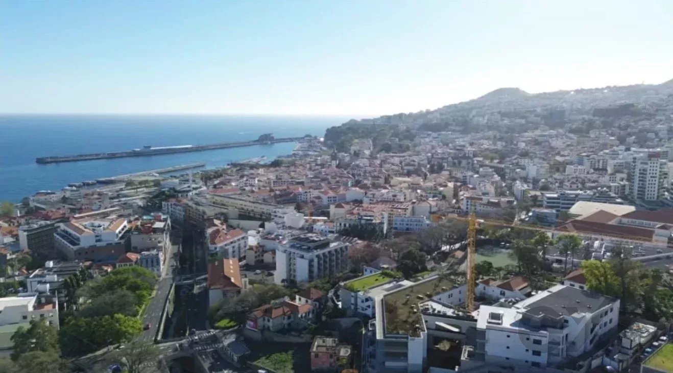 Apartamento T2 Centro do Funchal Vista Baía com Piscina