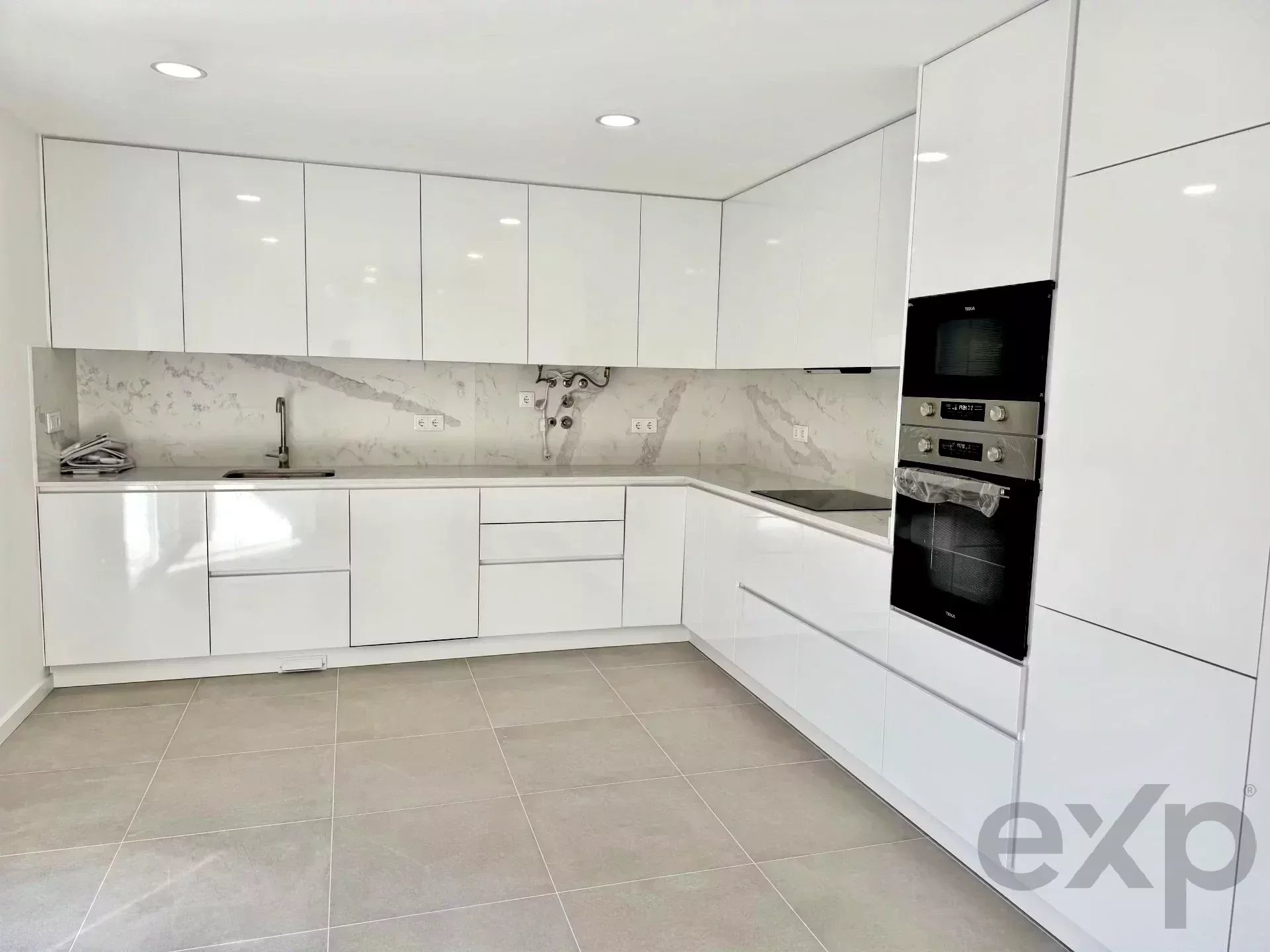 Apartamento Moderno e Bem Equipado em Amora